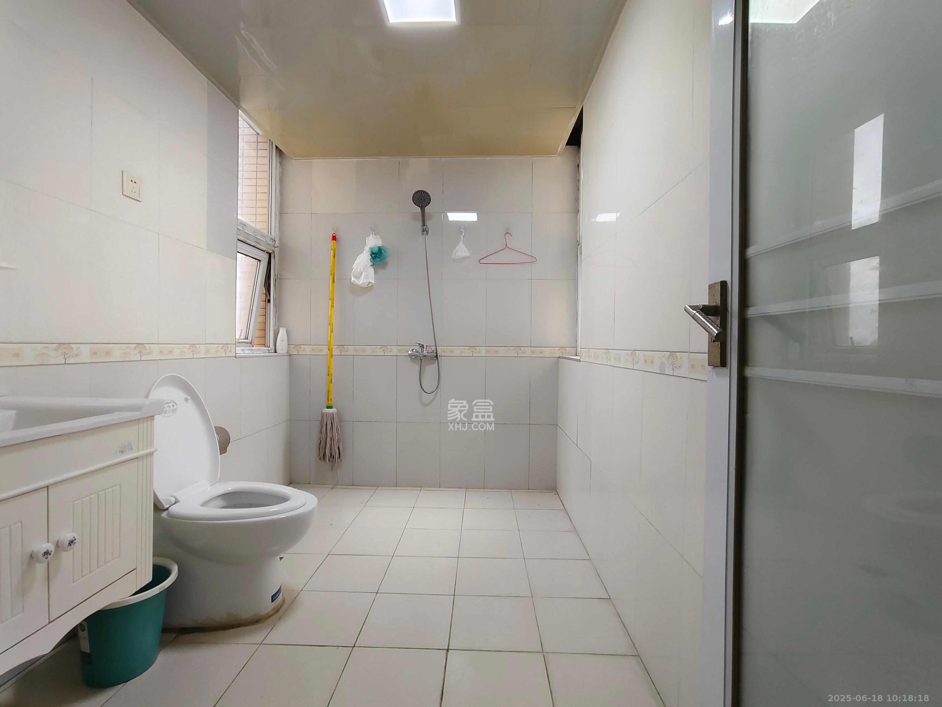 银港水晶城 3室2厅2卫 2800.0元/月 银港水晶城 3室2厅2卫 2800.0元/月室内图