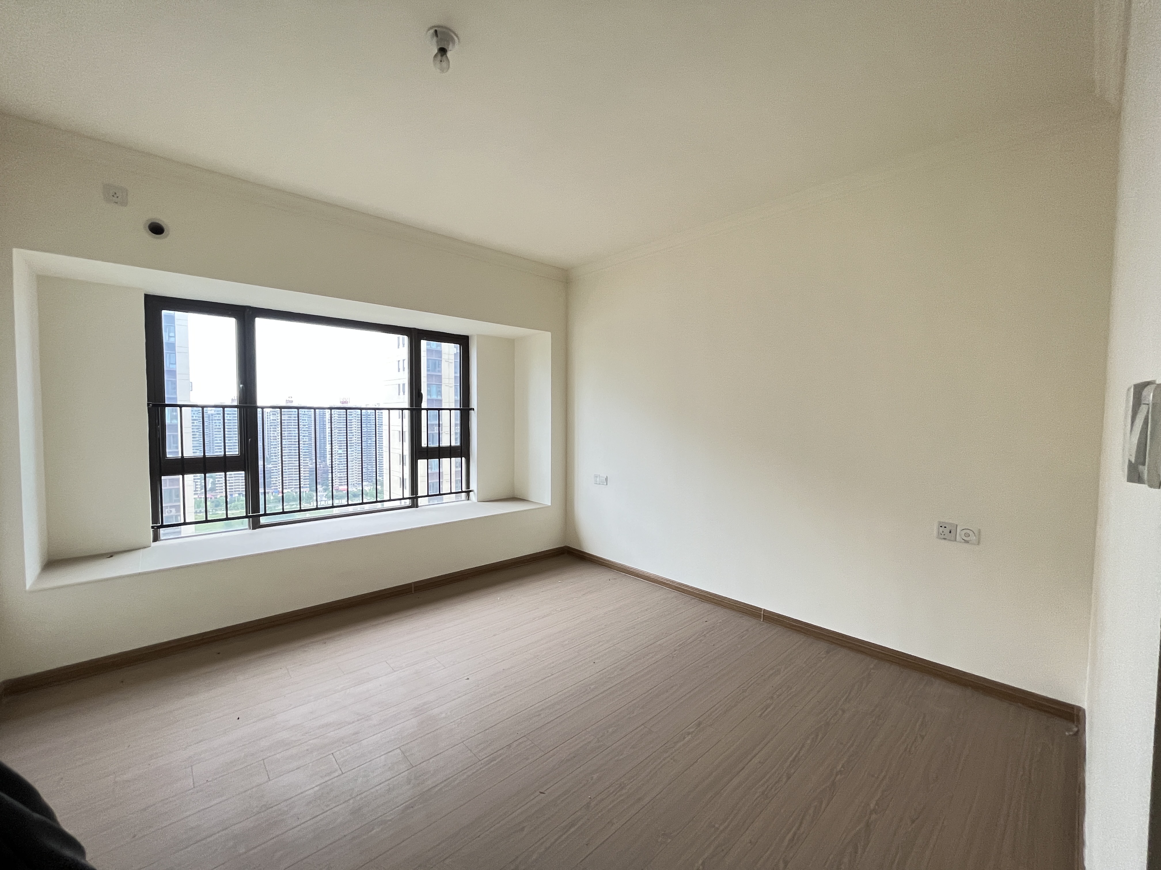 华耀碧桂园十里江湾誉峯 4室2厅2卫 1800.0元/月 华耀碧桂园十里江湾誉峯 4室2厅2卫 1800.0元/月户型图