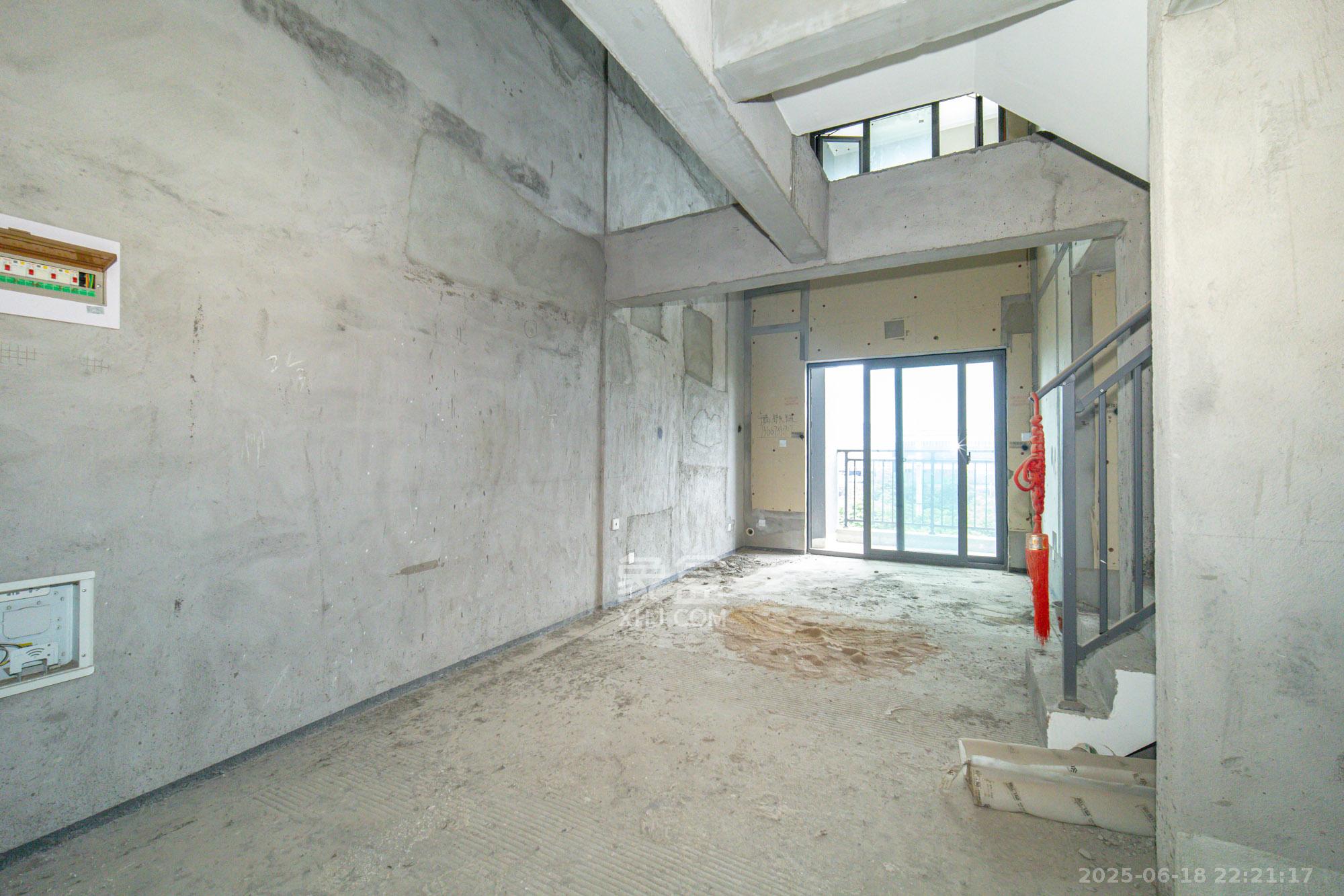 金辉优步星樾  3室2厅2卫    65.8万客厅