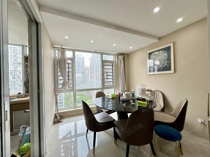 阳光一品小区 4室2厅2卫 89.8万 阳光一品小区 4室2厅2卫 89.8万客厅