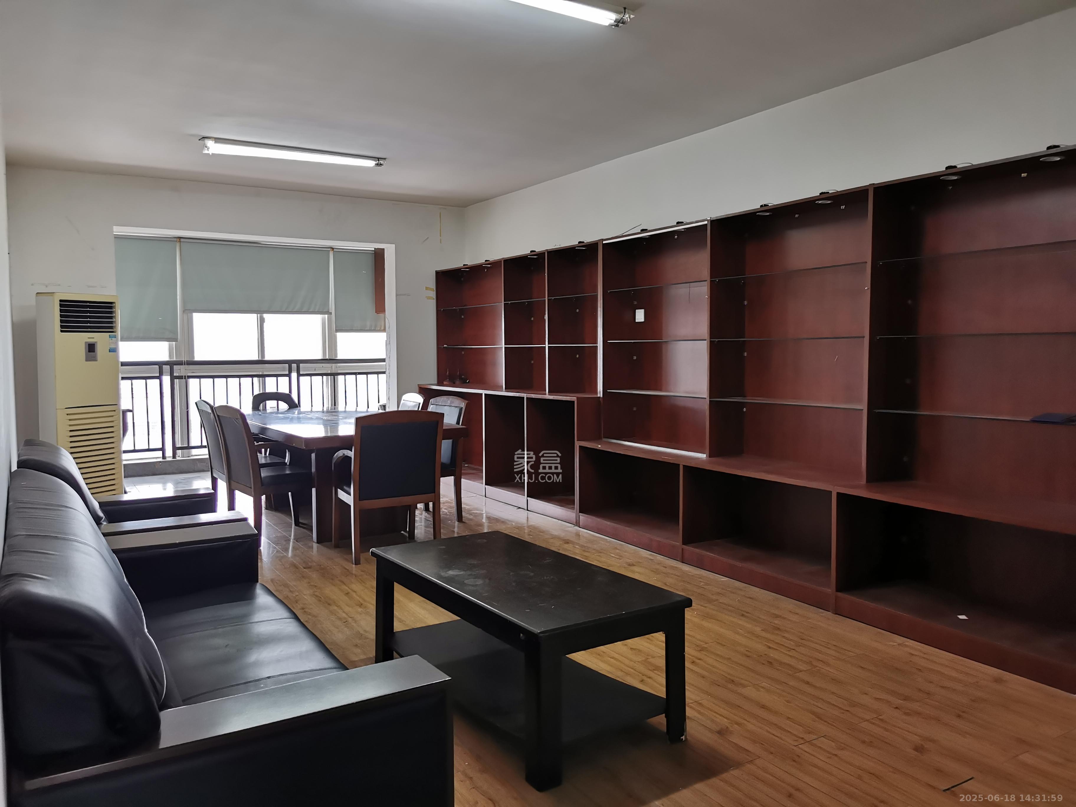丽景新贵  3室2厅2卫    2000.0元/月室内图