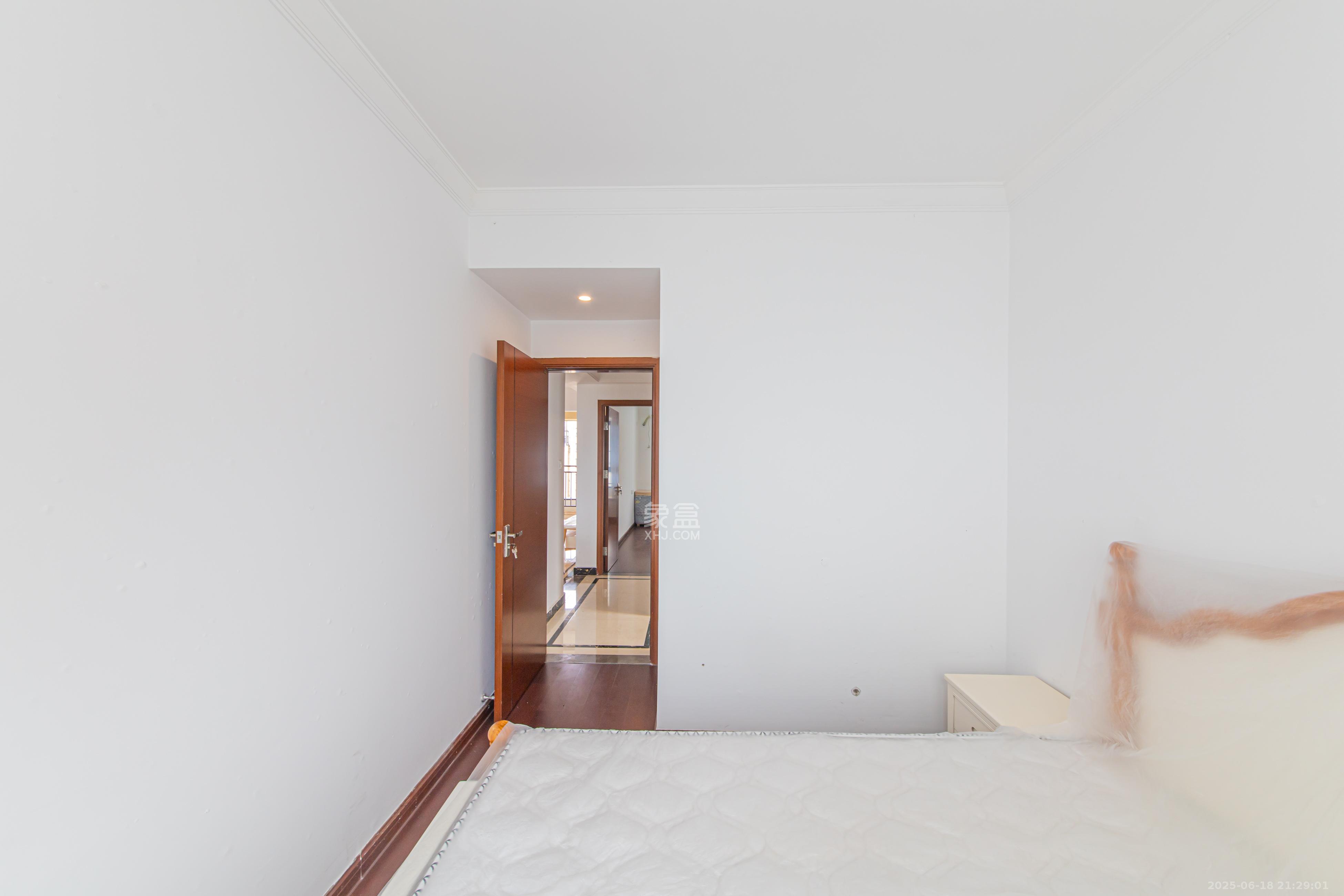 中海新城熙岸(中信新城五期) 3室2厅2卫 99.0万 中海新城熙岸(中信新城五期) 3室2厅2卫 99.0万卧室