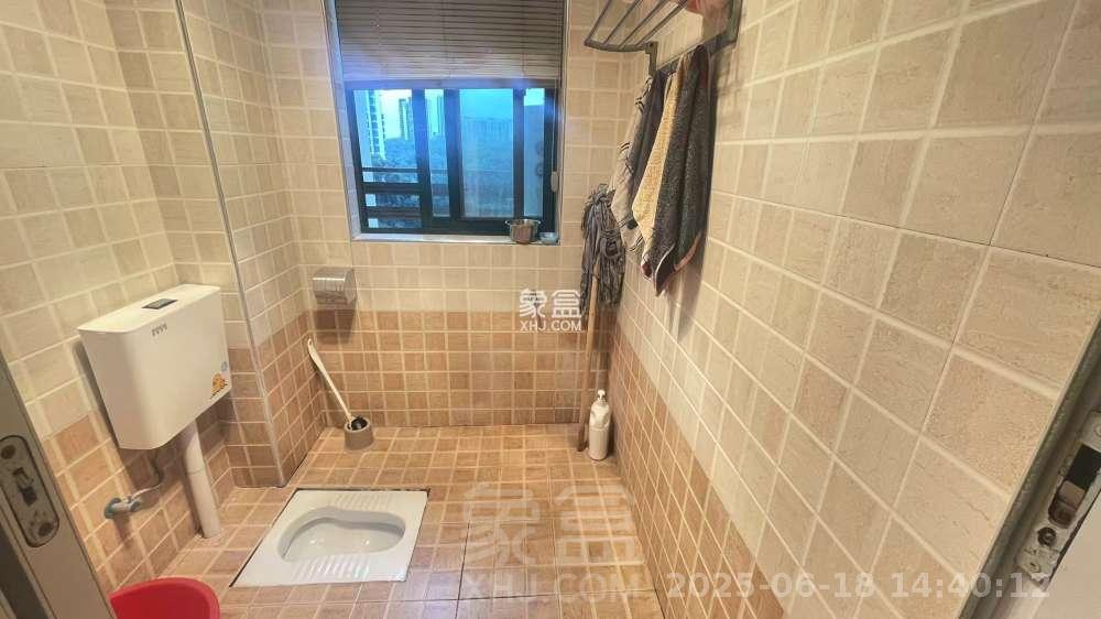 经世皇城 3室2厅2卫 1500.0元/月 经世皇城 3室2厅2卫 1500.0元/月室内图