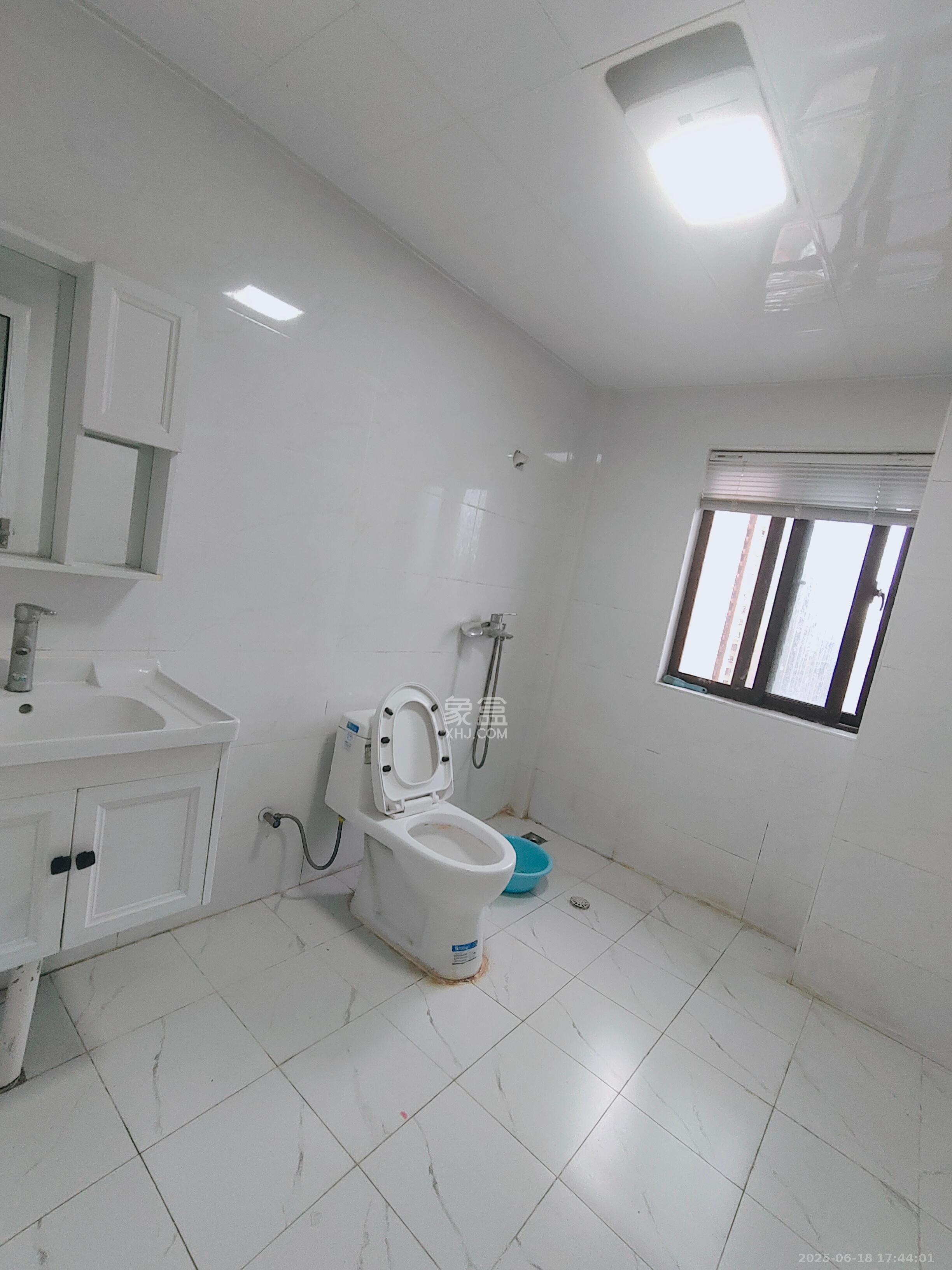 东方美地  3室2厅2卫    2600.0元/月室内图