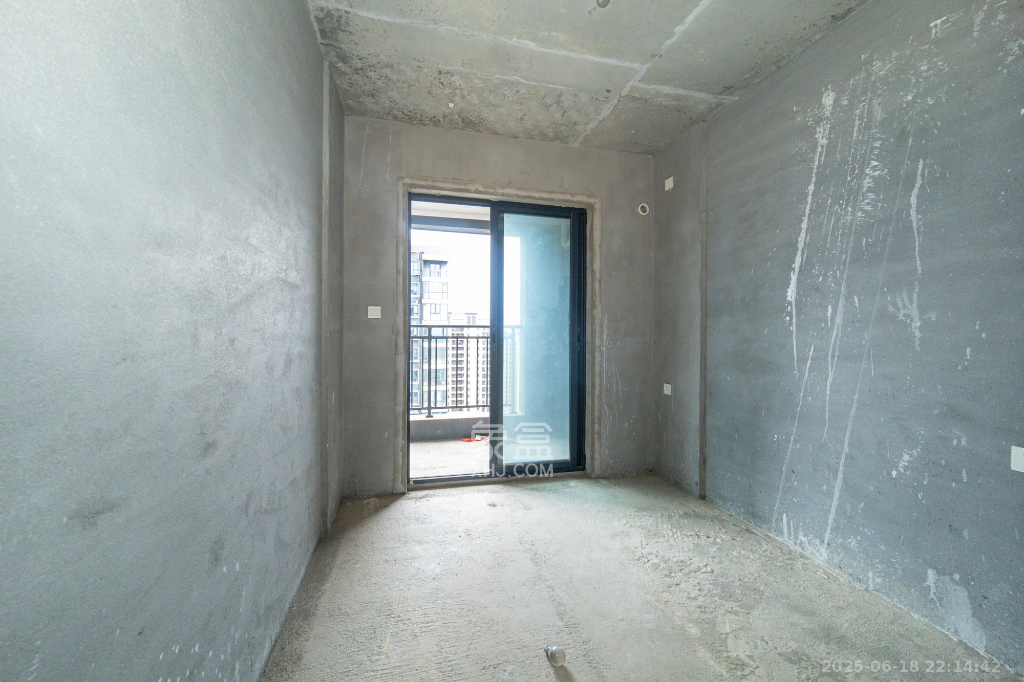 弘坤东昇 4室2厅2卫 85.0万 弘坤东昇 4室2厅2卫 85.0万卧室