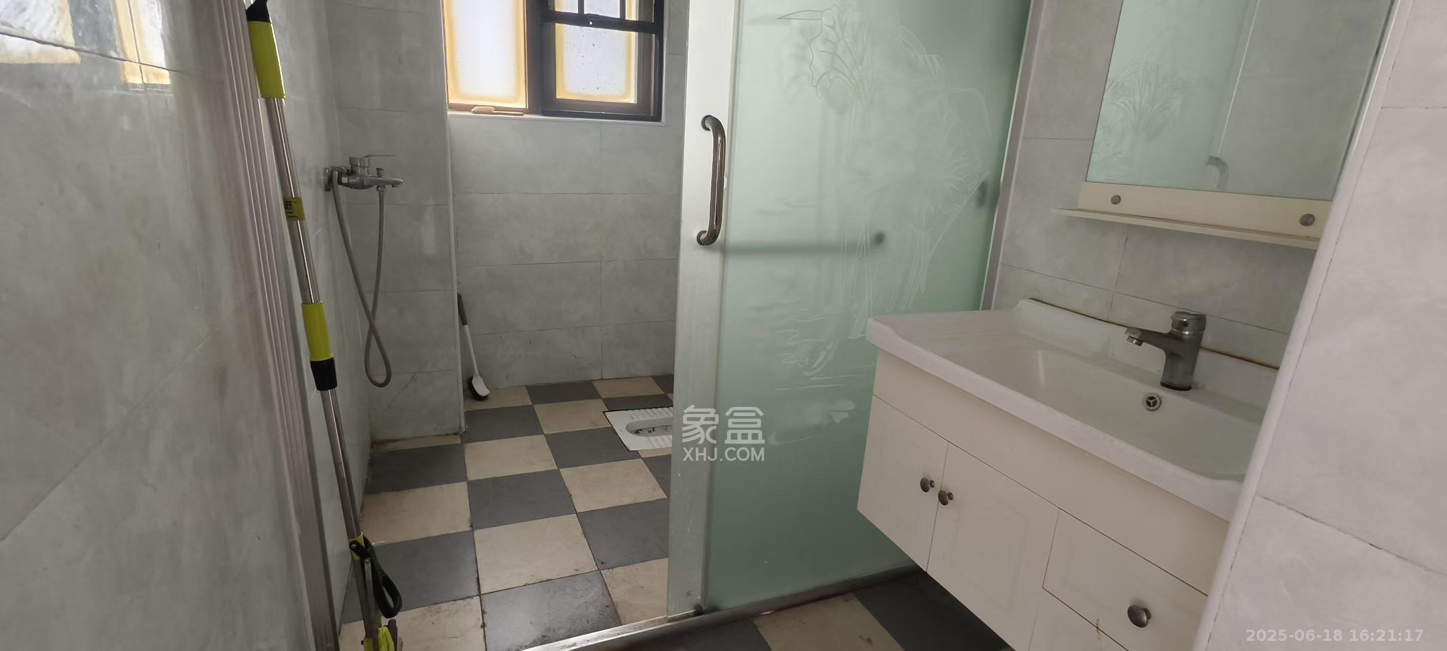 第六都(陆都小区) 4室2厅2卫 3600.0元/月 第六都(陆都小区) 4室2厅2卫 3600.0元/月室内图