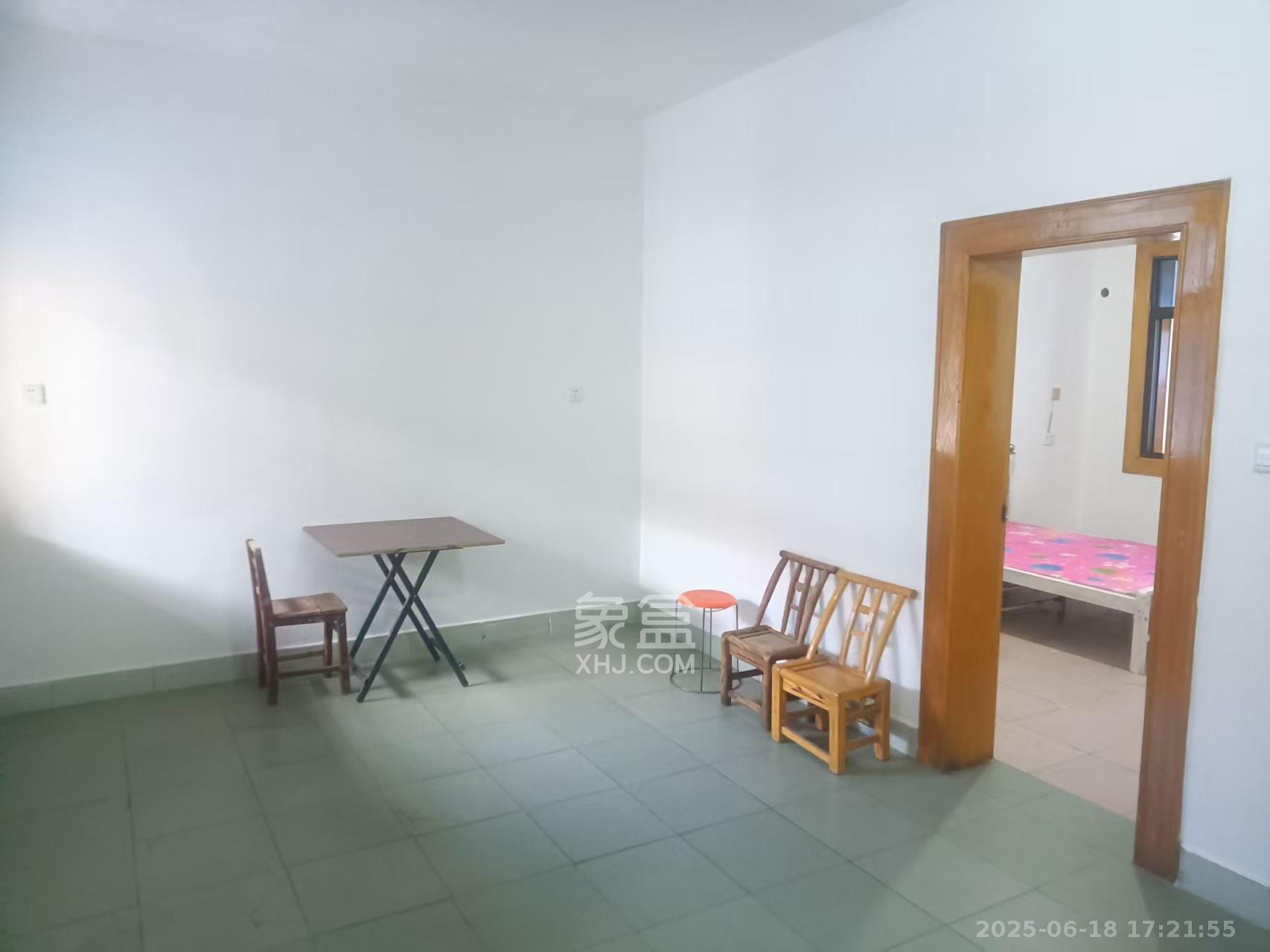 牛串岭小区  2室1厅1卫    1300.0元/月 牛串岭小区  2室1厅1卫    1300.0元/月室内图