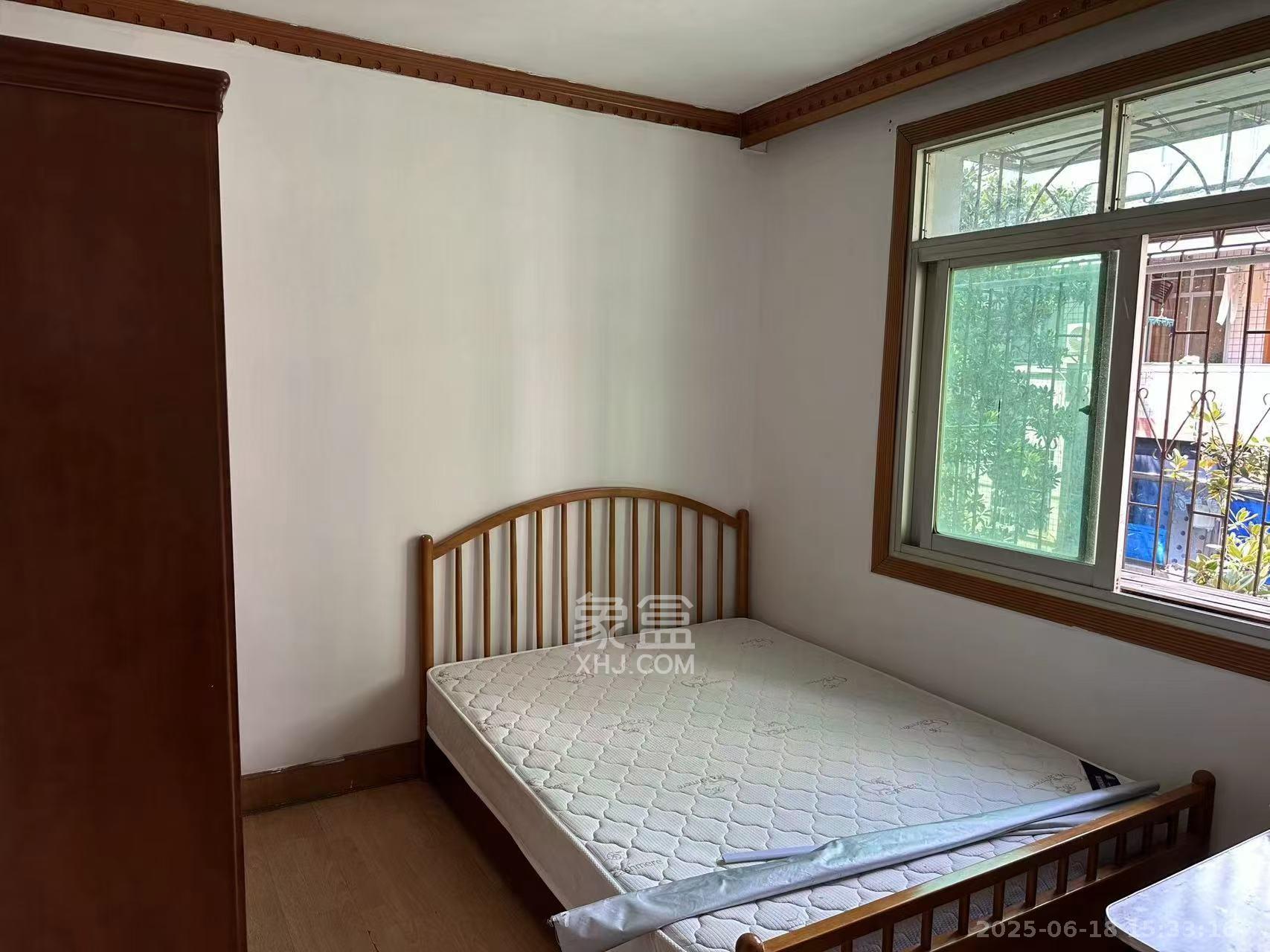 三兴街烟草专卖局宿舍 2室1厅1卫 2300.0元/月 三兴街烟草专卖局宿舍 2室1厅1卫 2300.0元/月室内图