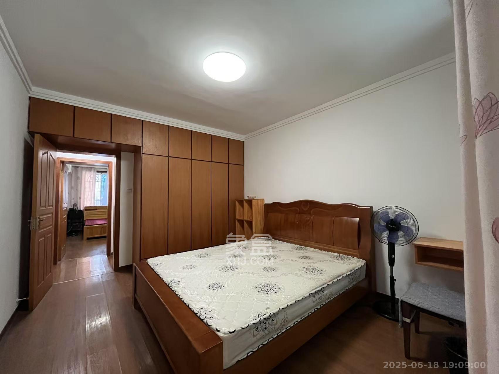 南建公寓  3室2厅2卫   2580.00元/月室内图