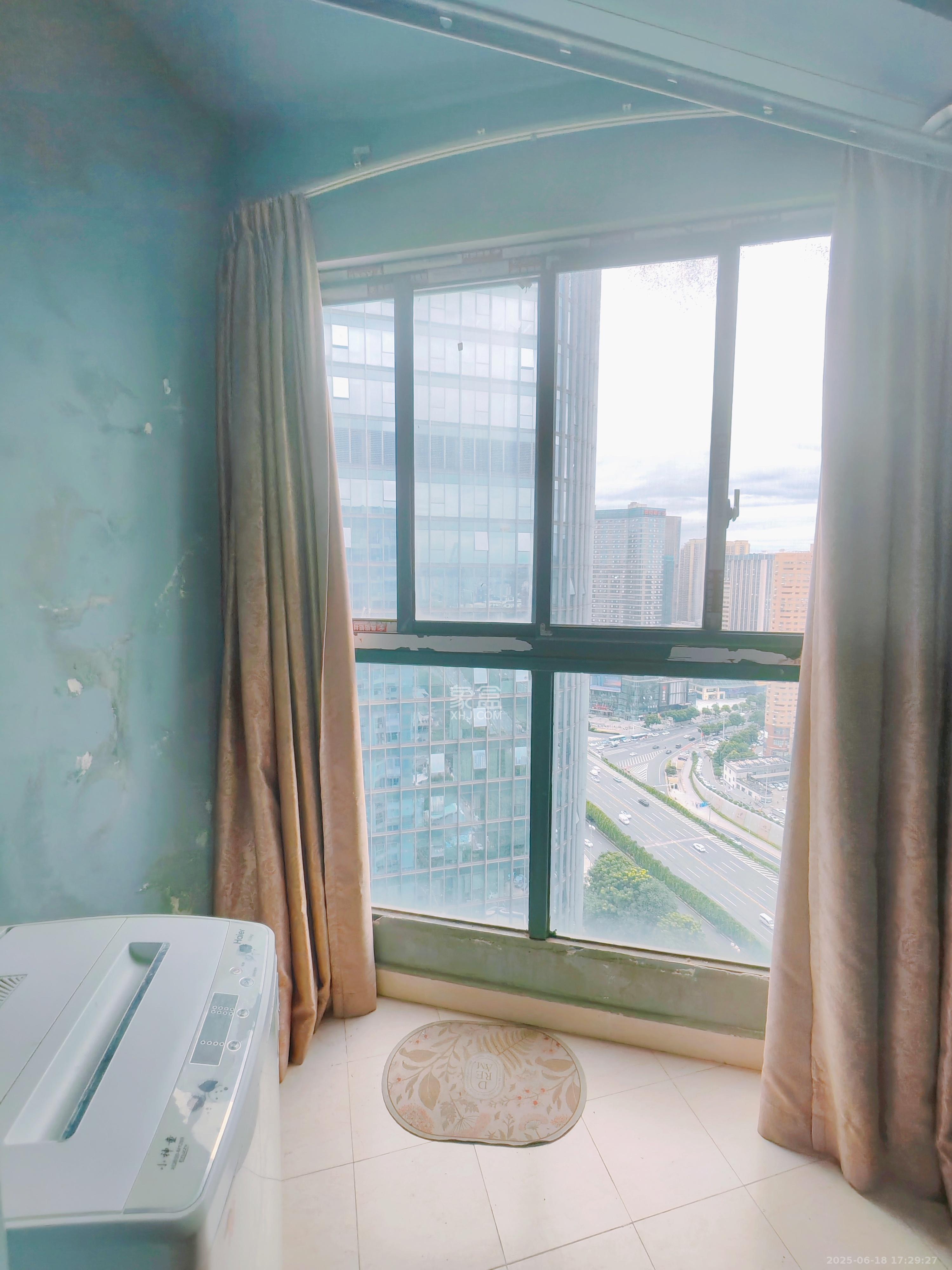 绿地中央广场  1室0厅1卫    1500.0元/月 绿地中央广场  1室0厅1卫    1500.0元/月室内图