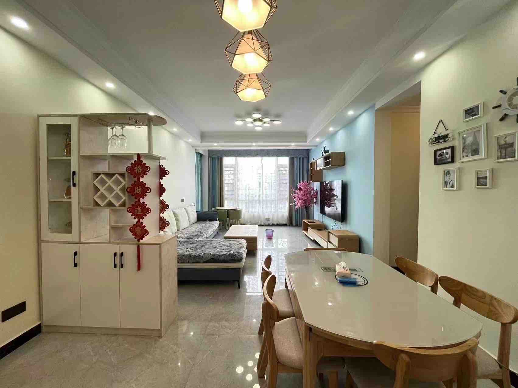 万恒白金汉宫  3室2厅2卫   2600.00元/月户型图
