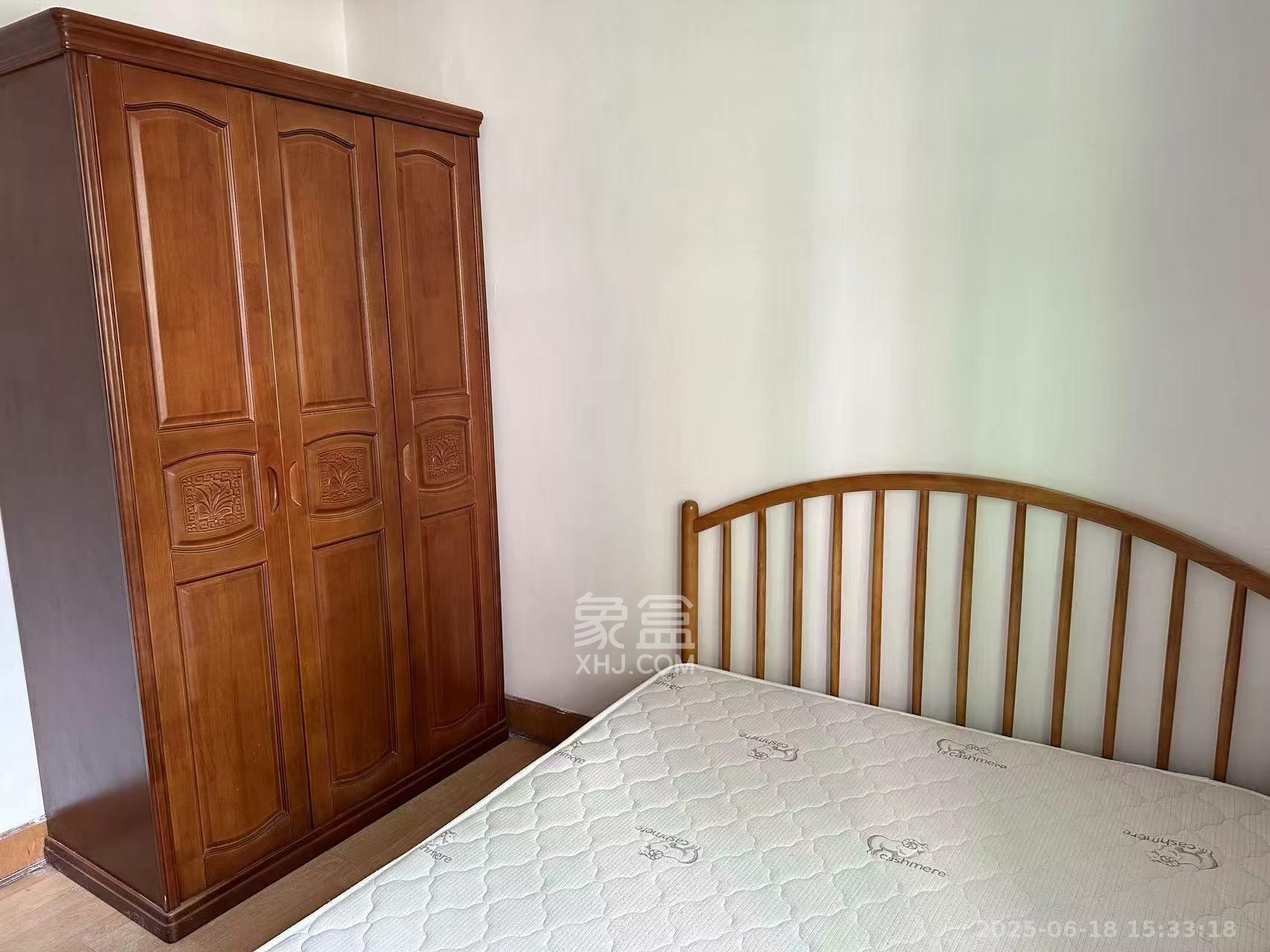 三兴街烟草专卖局宿舍 2室1厅1卫 2300.0元/月 三兴街烟草专卖局宿舍 2室1厅1卫 2300.0元/月室内图