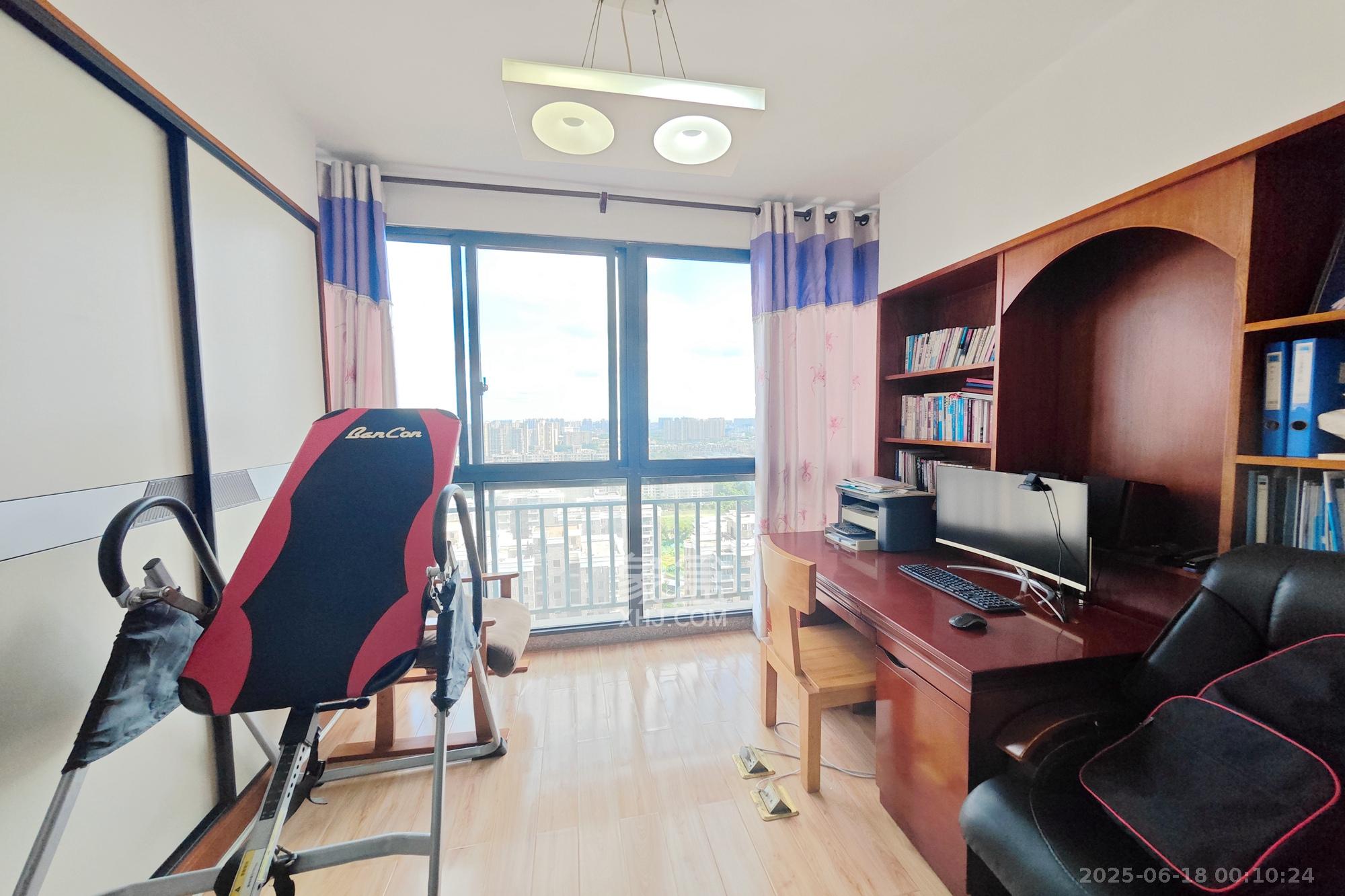 锦绣世纪 4室2厅2卫 152.0万 锦绣世纪 4室2厅2卫 152.0万阳台