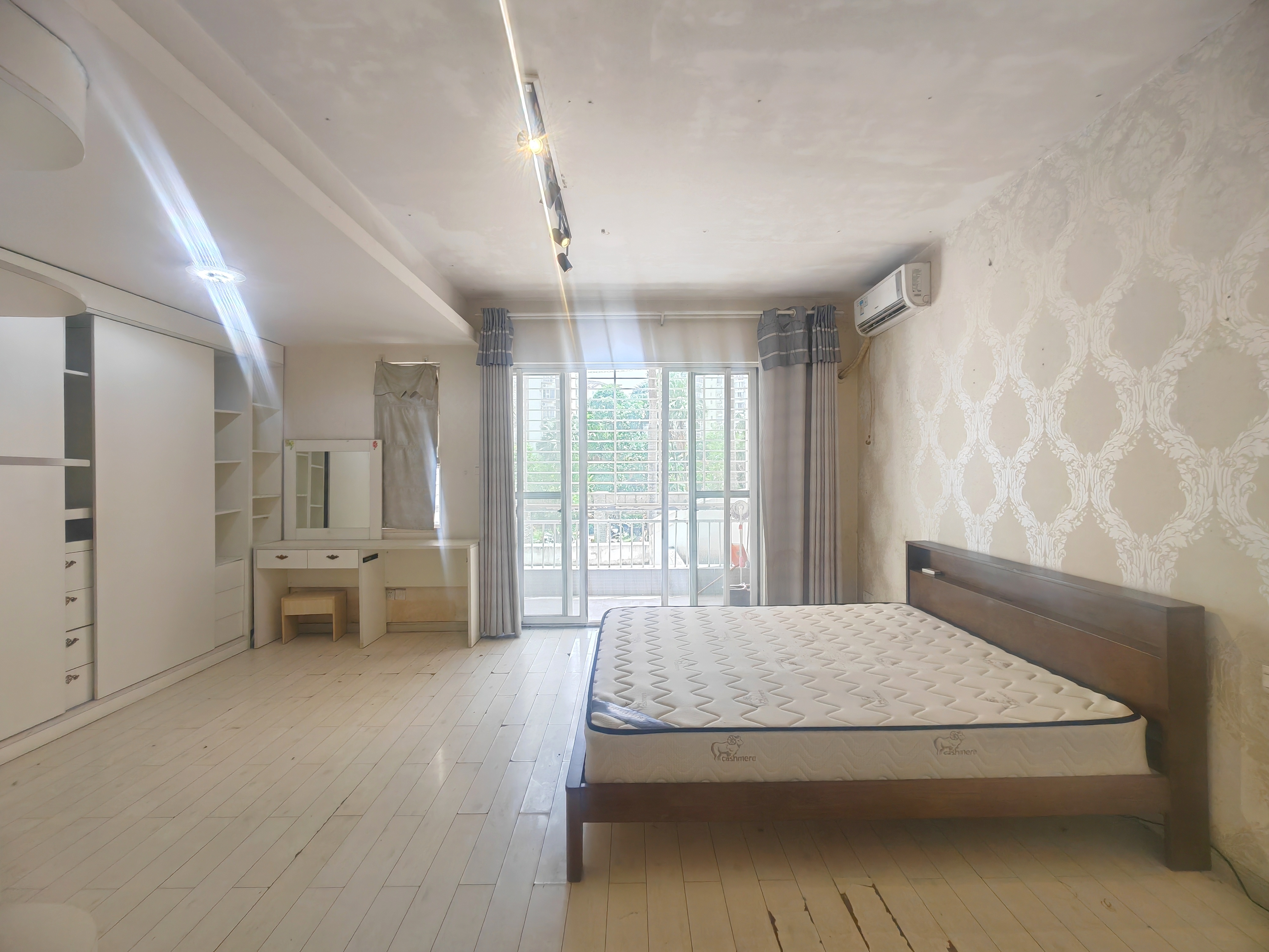 耀江花园 3室2厅1卫 180.0万 耀江花园 3室2厅1卫 180.0万客厅