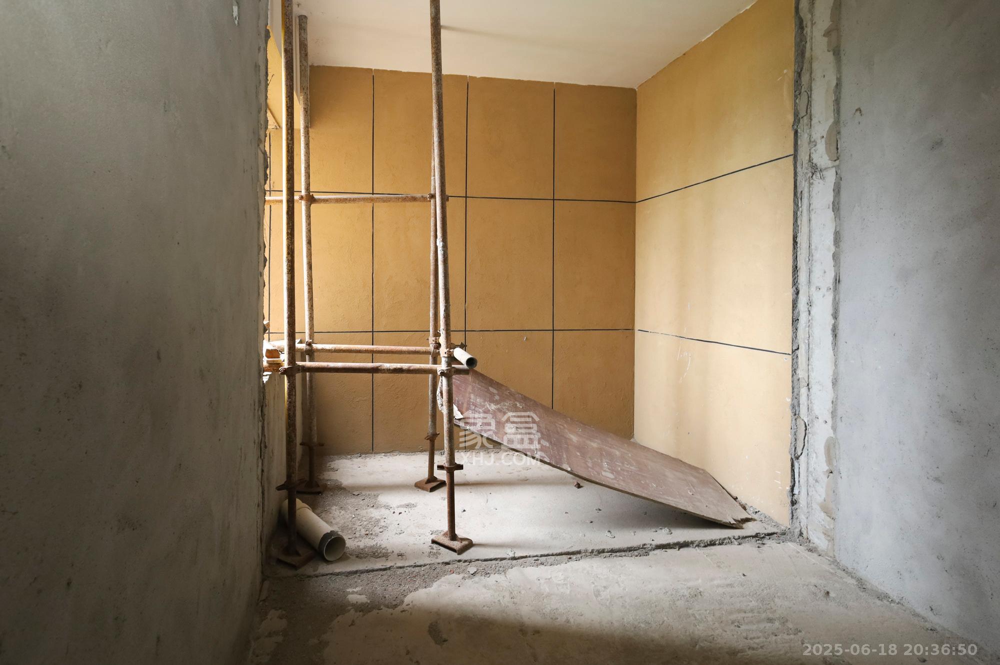 帝辰金缇水郡 5室2厅2卫 62.0万 帝辰金缇水郡 5室2厅2卫 62.0万卧室