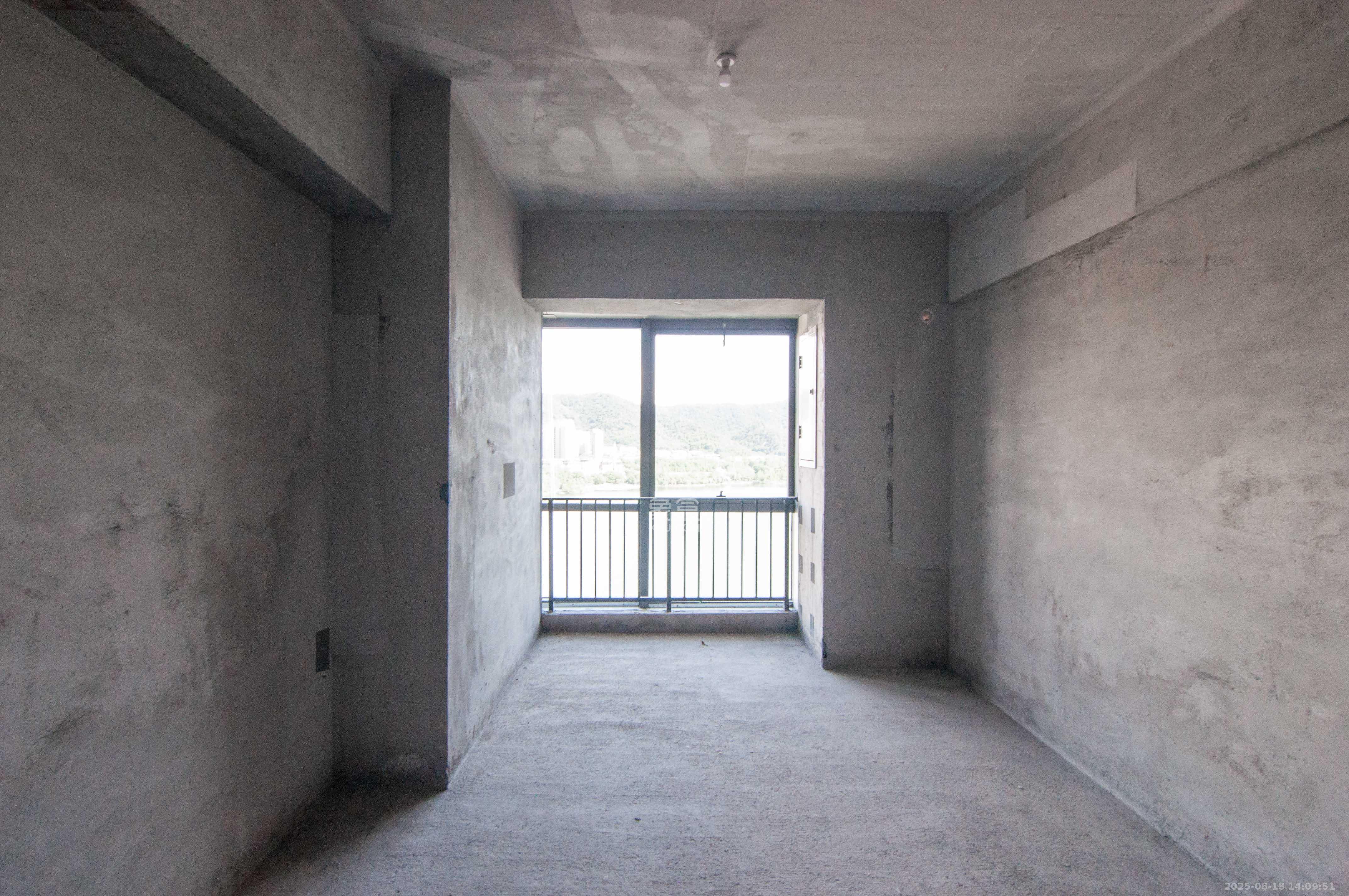 中建宝铂公馆  1室1厅1卫   68.00万