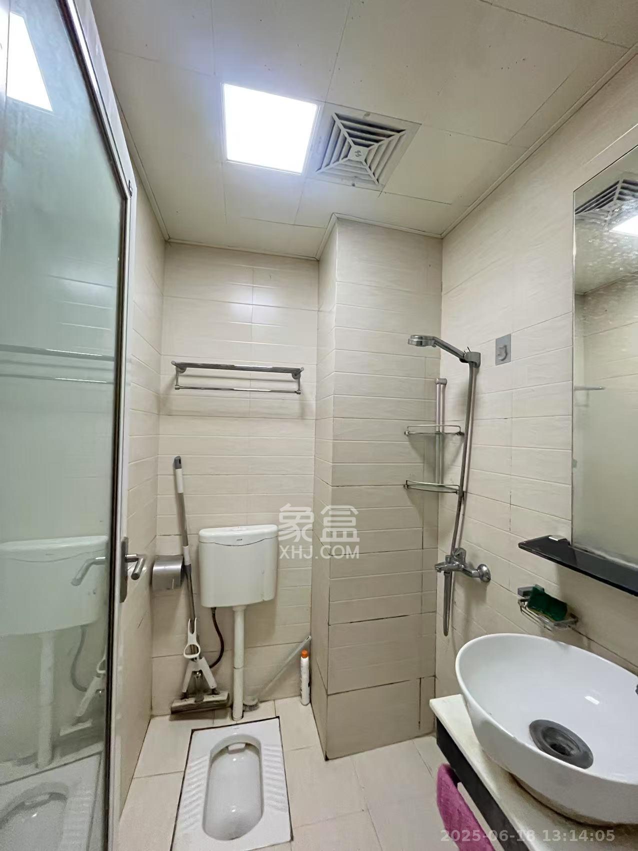 建鸿达华都（华都小户型及大华写字楼）  2室1厅1卫   2400.00元/月室内图