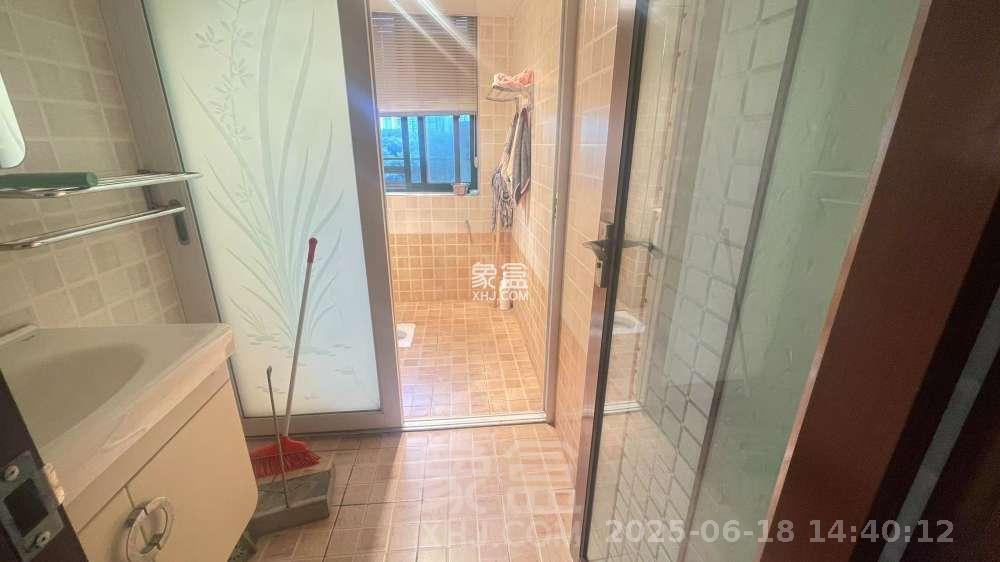 经世皇城 3室2厅2卫 1500.0元/月 经世皇城 3室2厅2卫 1500.0元/月室内图