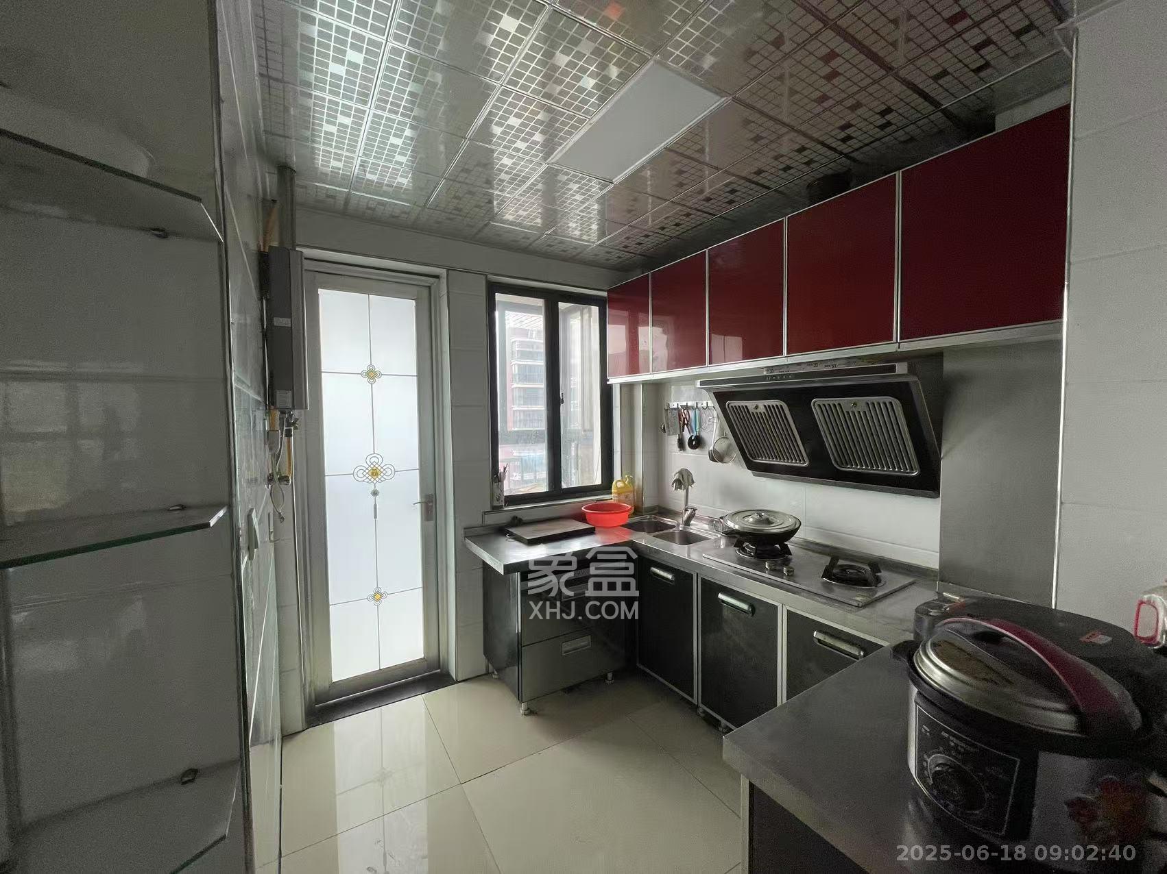 莲湖汽配城  1室2厅1卫    2600.0元/月 莲湖汽配城  1室2厅1卫    2600.0元/月室内图