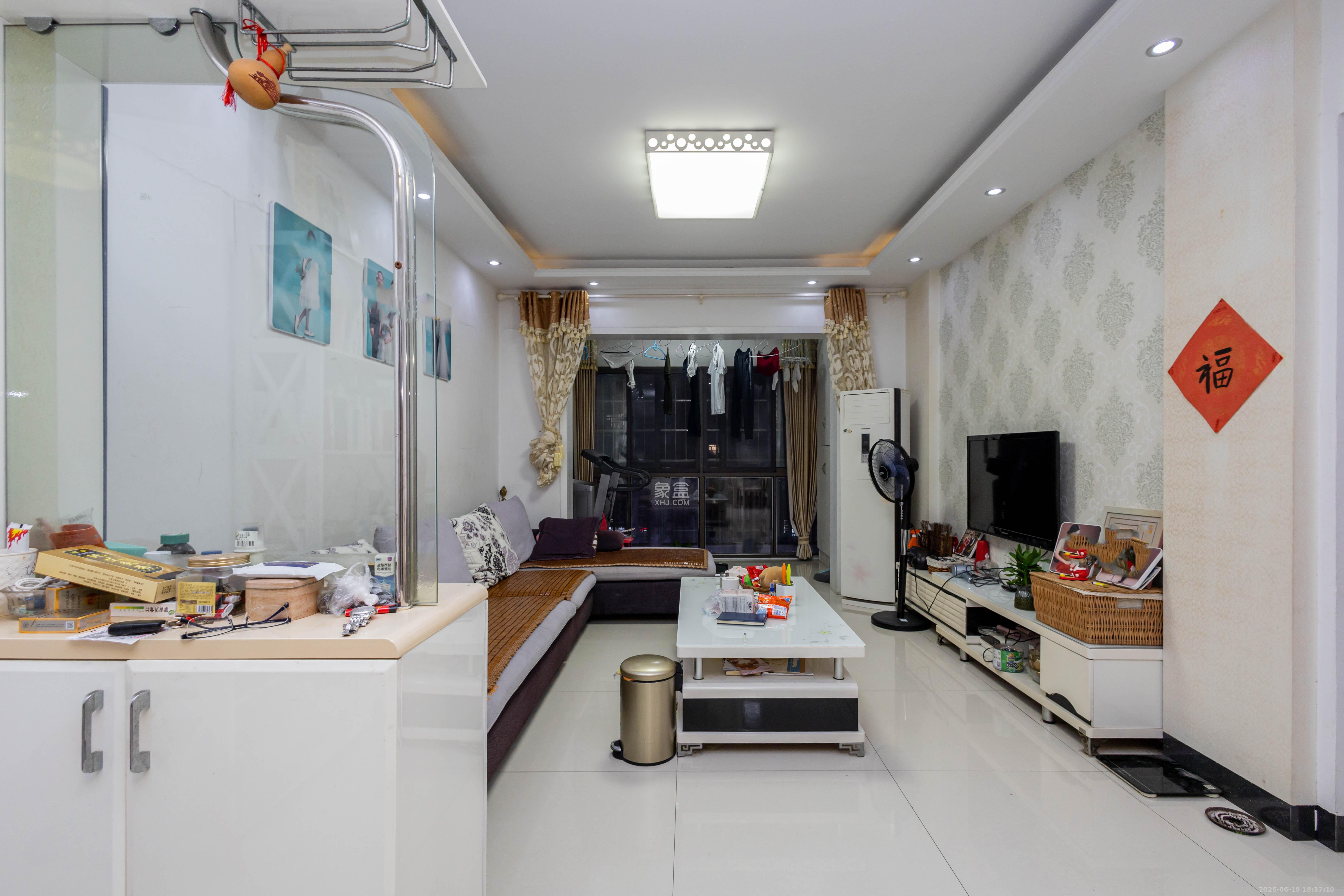 爵士湘 2室1厅1卫 48.8万 爵士湘 2室1厅1卫 48.8万客厅