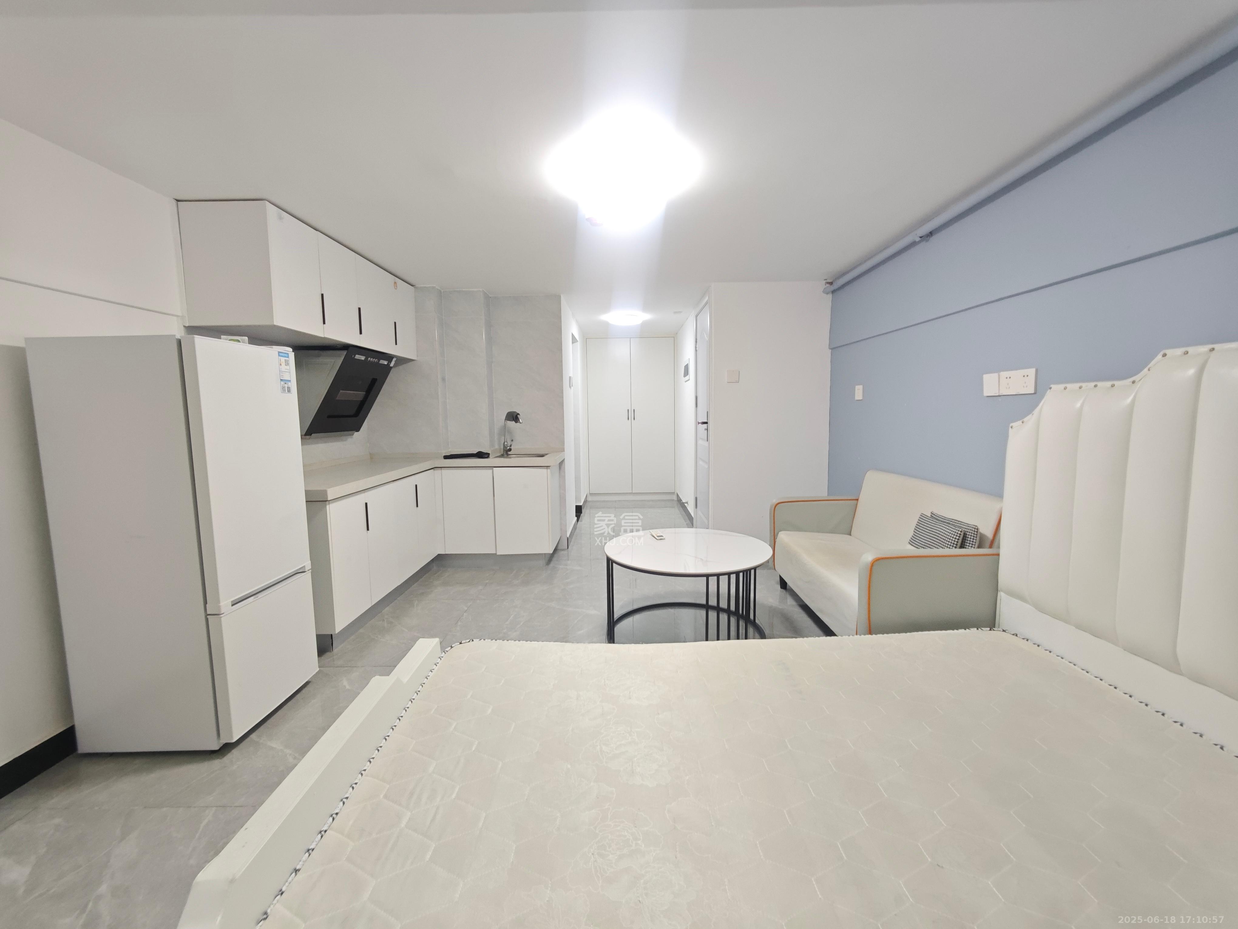 金地中交麓谷香颂(金地中交雅苑) 1室1厅1卫 1400.0元/月 金地中交麓谷香颂(金地中交雅苑) 1室1厅1卫 1400.0元/月室内图