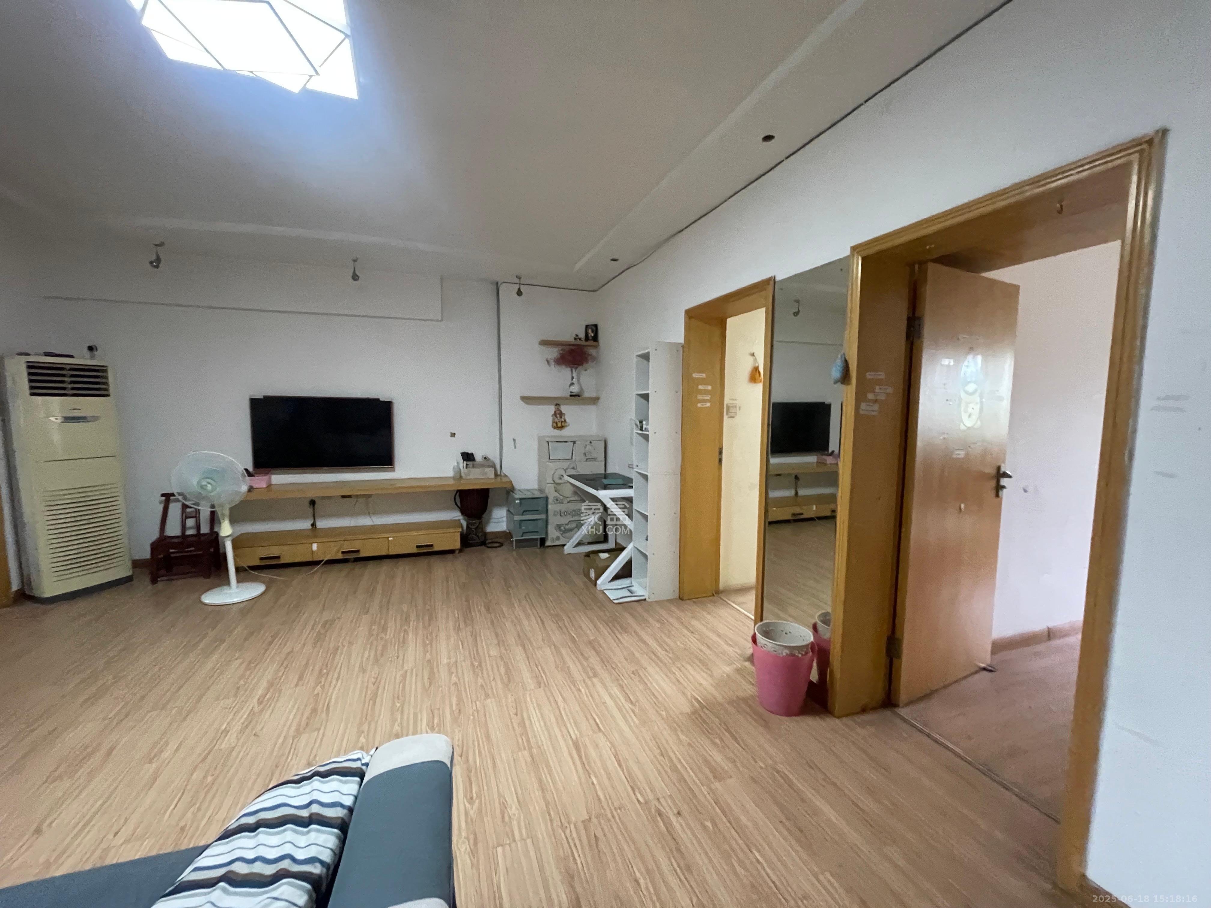 四星客车厂(四星小区) 2室1厅1卫 1300.0元/月 四星客车厂(四星小区) 2室1厅1卫 1300.0元/月室内图