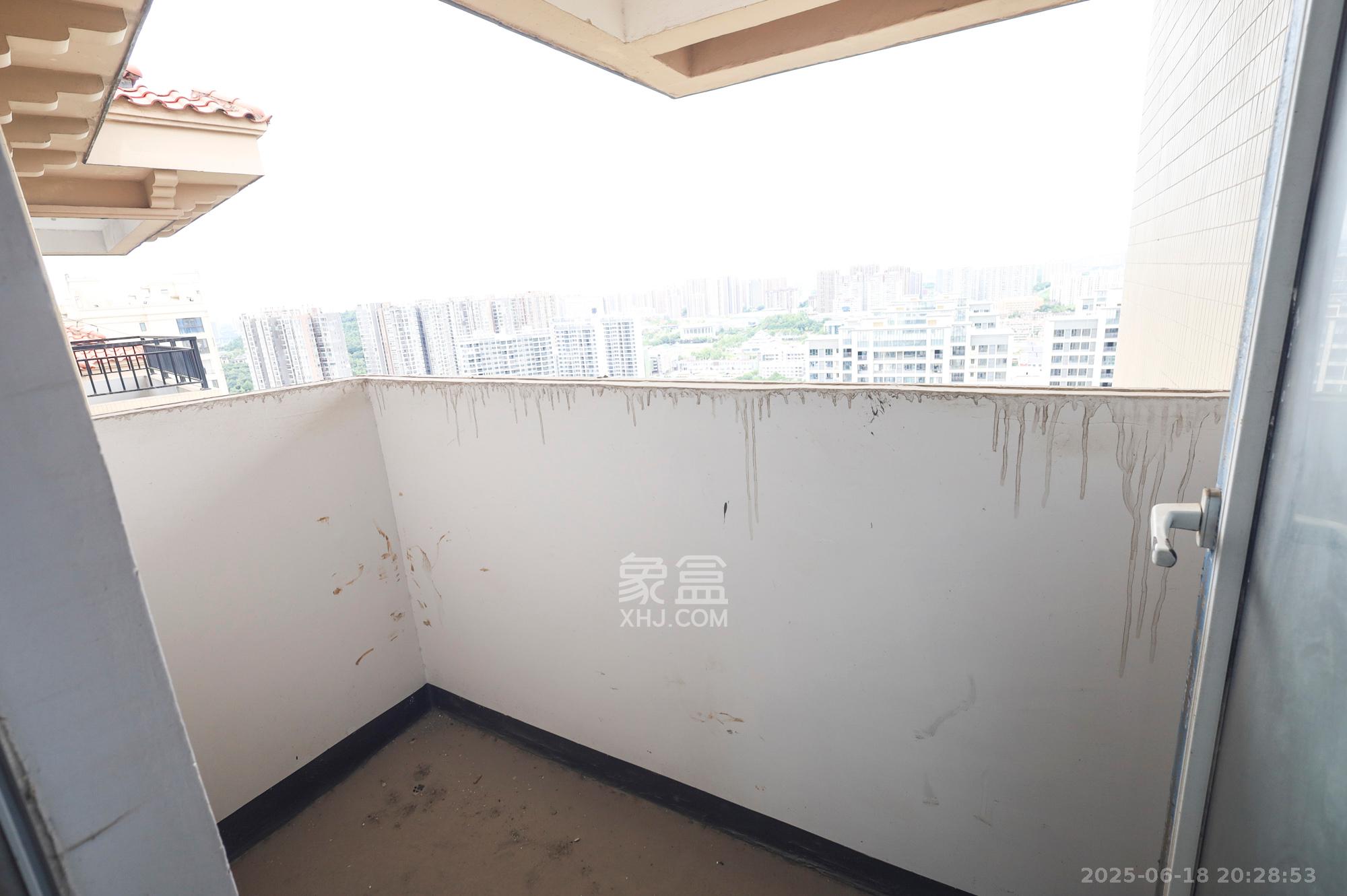 钱隆世家  4室2厅2卫    83.0万 钱隆世家  4室2厅2卫    83.0万卧室