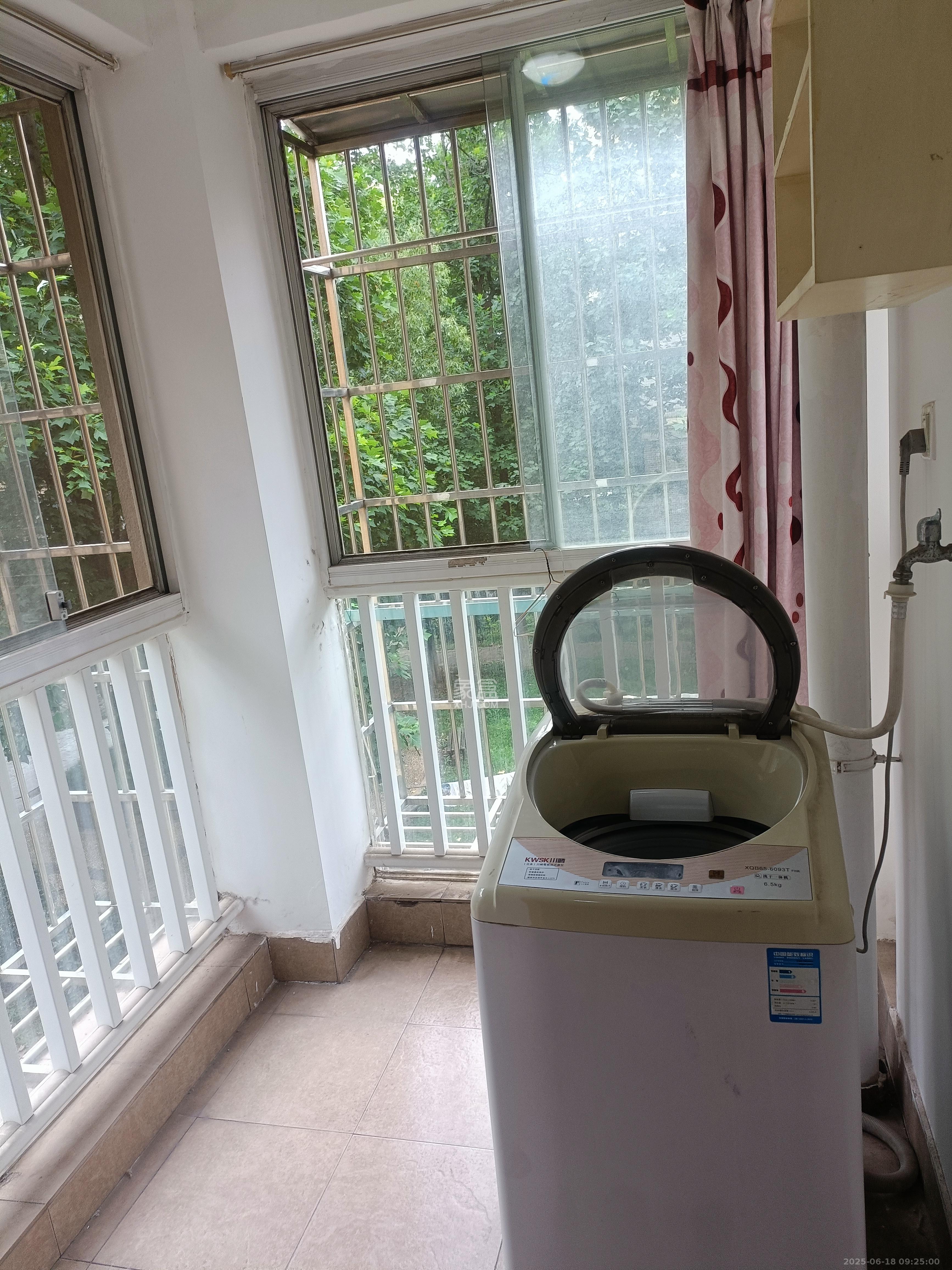 博雅湘水湾  3室2厅2卫   1900.00元/月室内图
