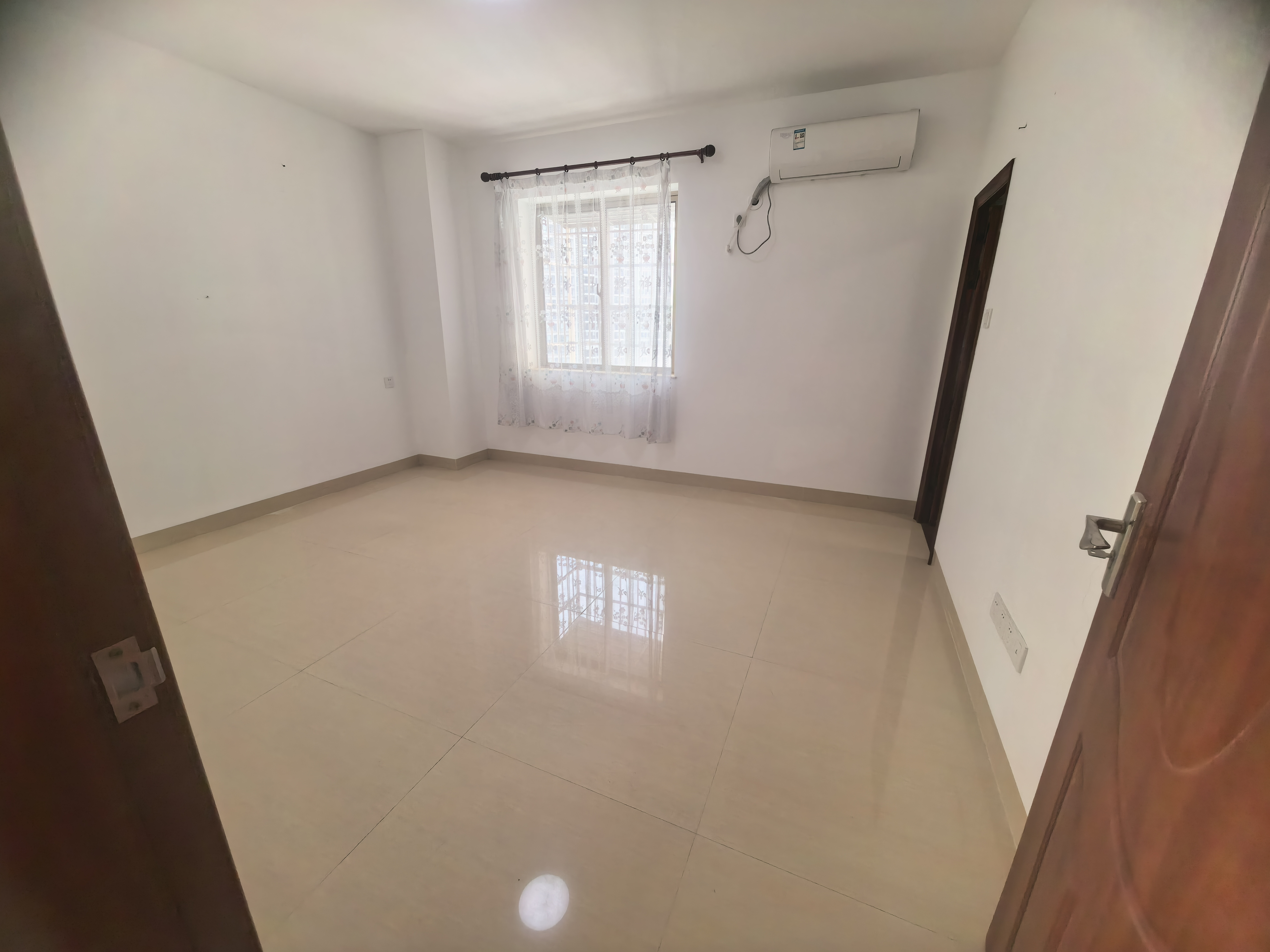 新宏基大厦 3室2厅2卫 2600.0元/月 新宏基大厦 3室2厅2卫 2600.0元/月室内图