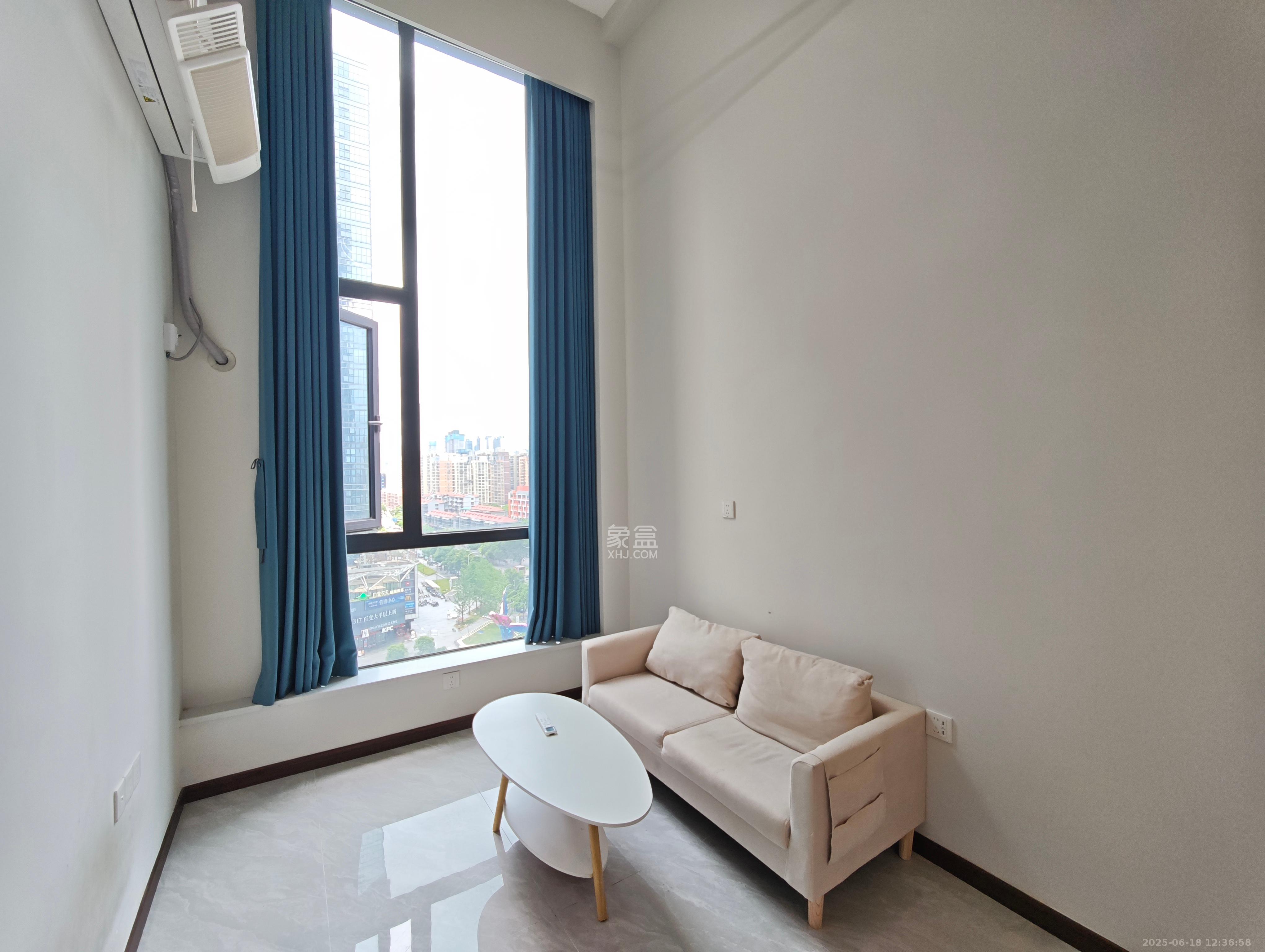 卓越中寰  1室1厅1卫    1800.0元/月室内图