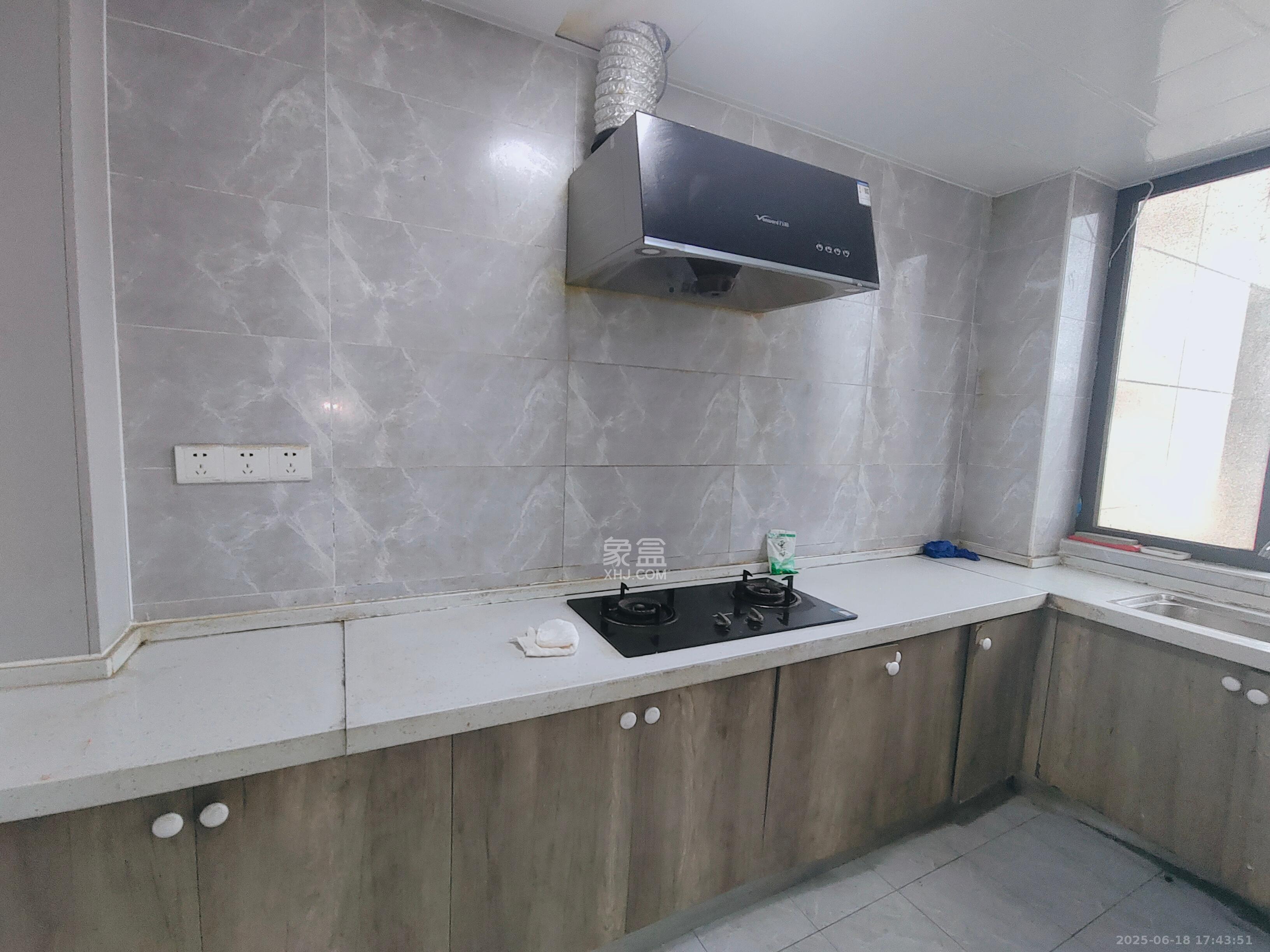 东方美地 3室2厅2卫 2600.0元/月 东方美地 3室2厅2卫 2600.0元/月室内图