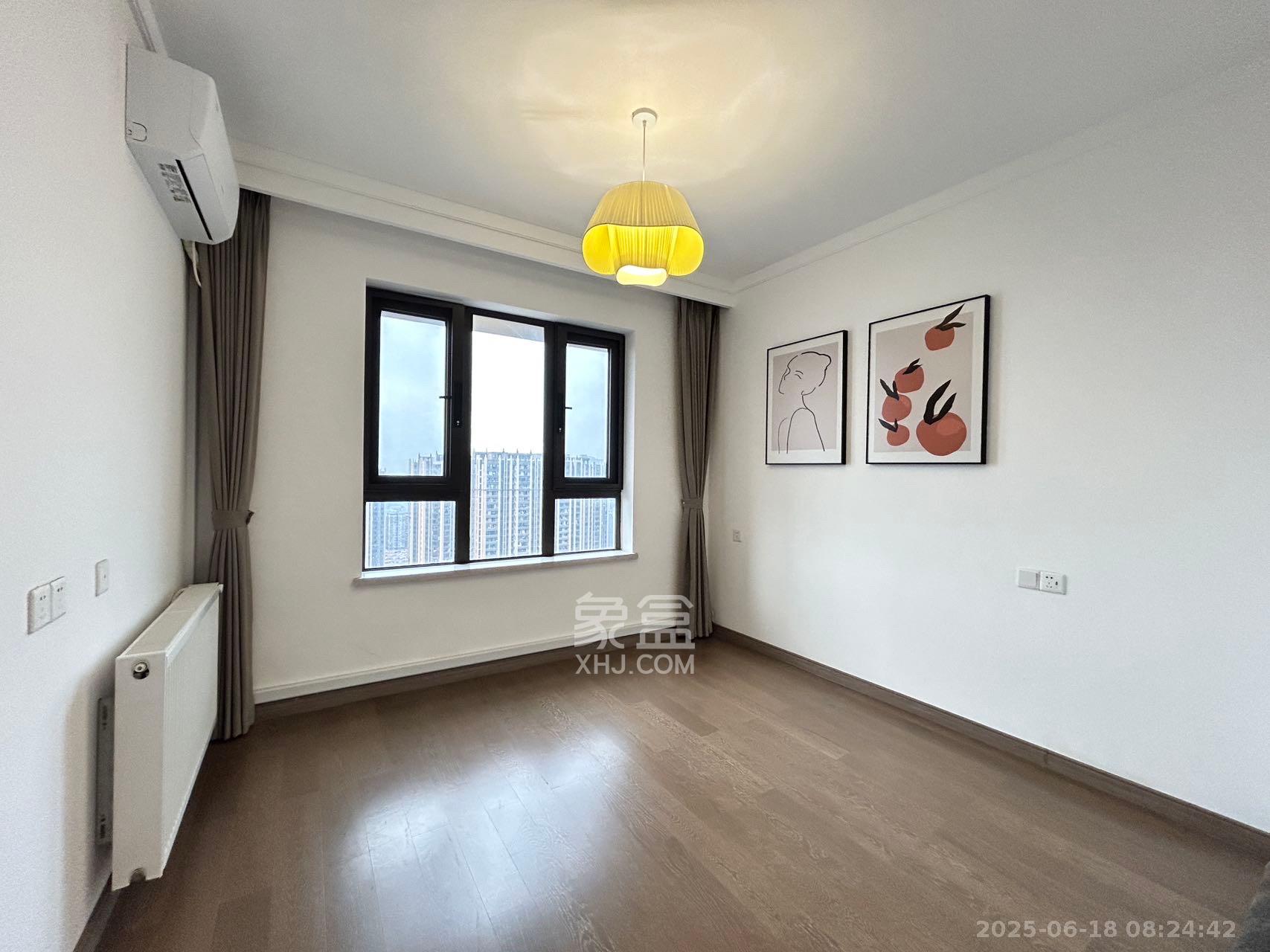 龙湖铂金中心(龙湖春江郦城)  4室2厅2卫    6980.0元/月 龙湖铂金中心(龙湖春江郦城)  4室2厅2卫    6980.0元/月室内图