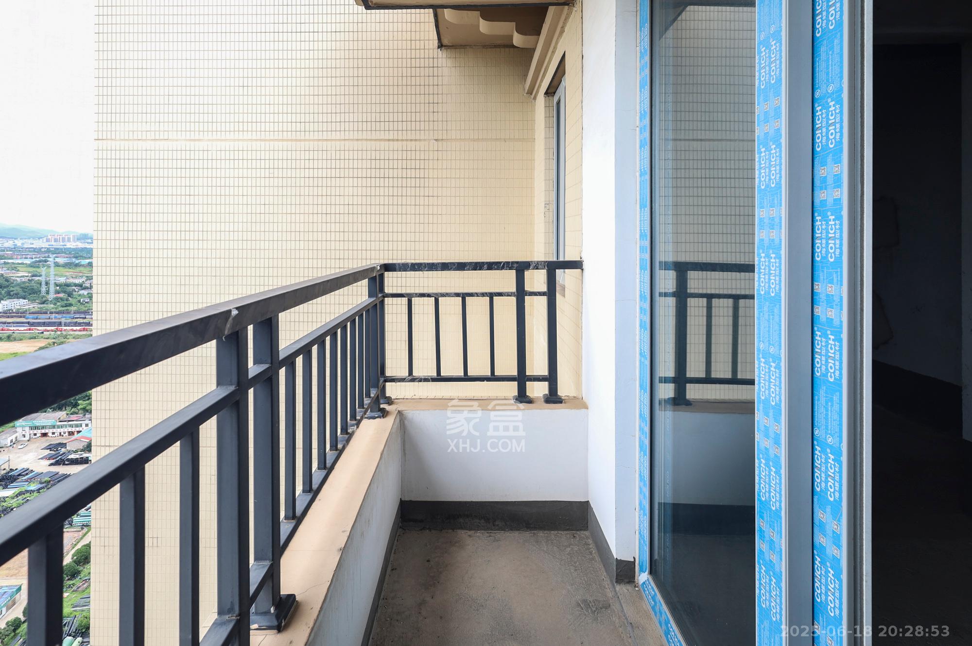 钱隆世家  4室2厅2卫    83.0万阳台