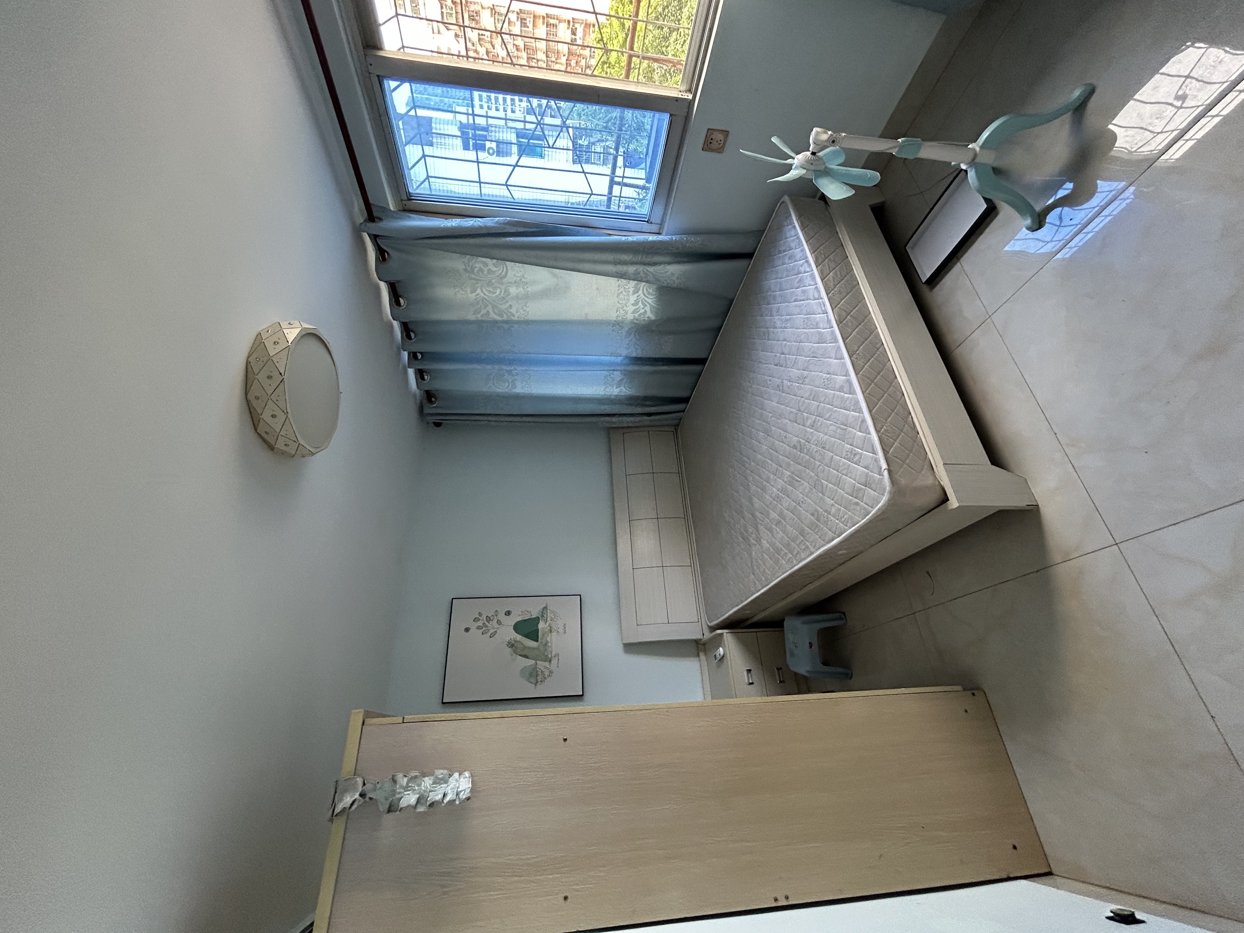 虹冠大厦  3室2厅1卫   2400.00元/月室内图