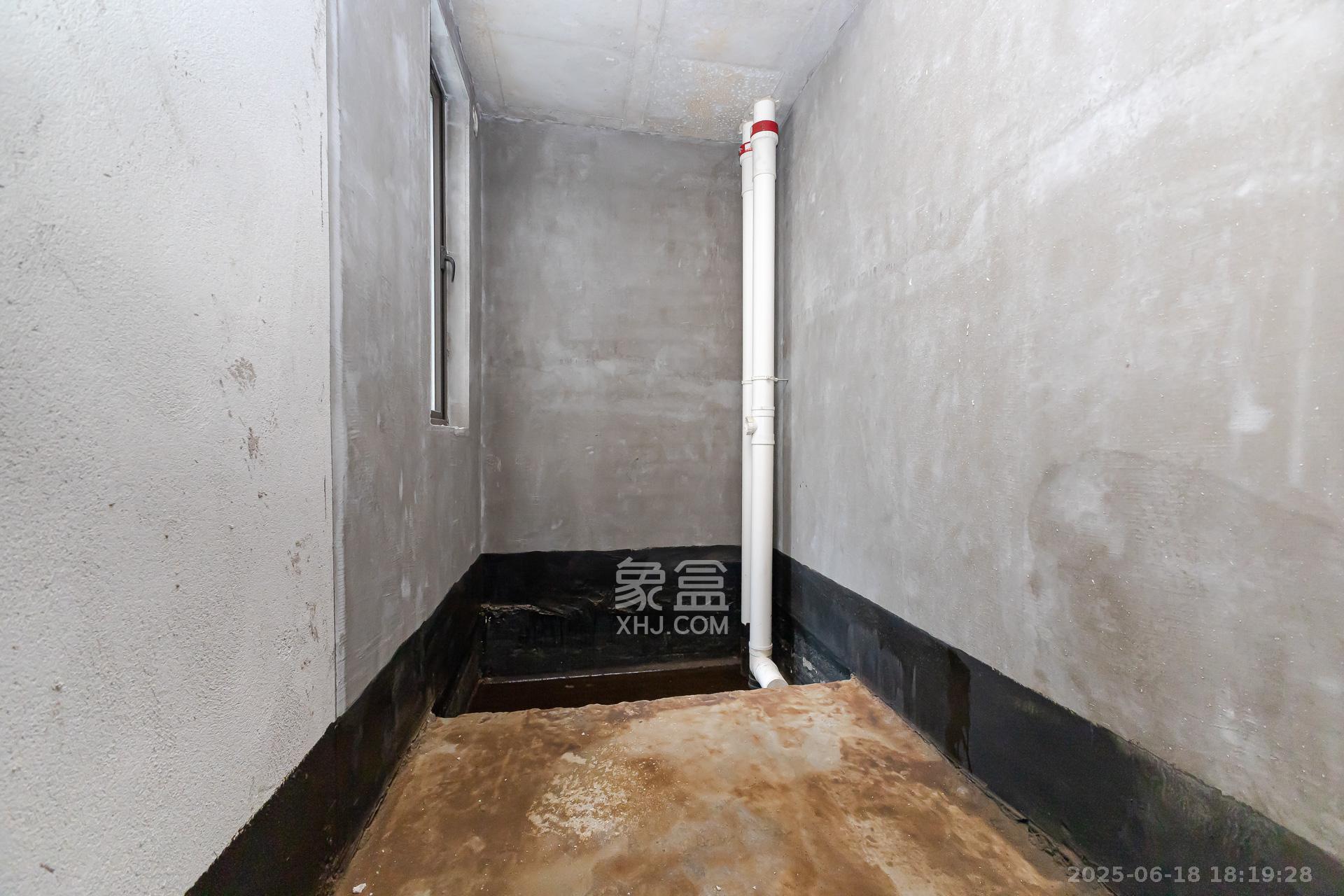 润和湘江天地E区  4室2厅3卫    254.8万 润和湘江天地E区  4室2厅3卫    254.8万卫生间