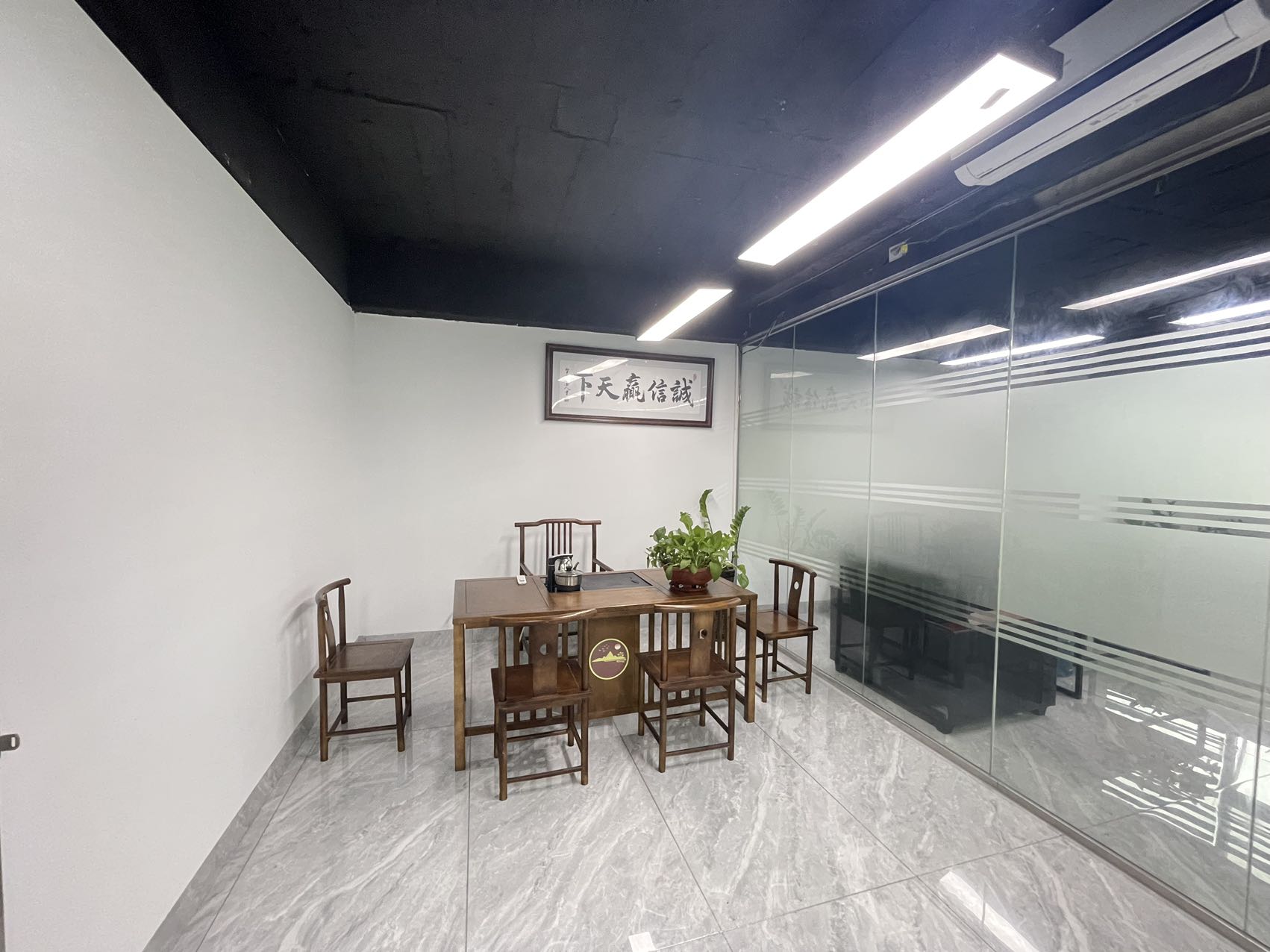 海涯大厦 4室2厅2卫 8000.0元/月 海涯大厦 4室2厅2卫 8000.0元/月室内图