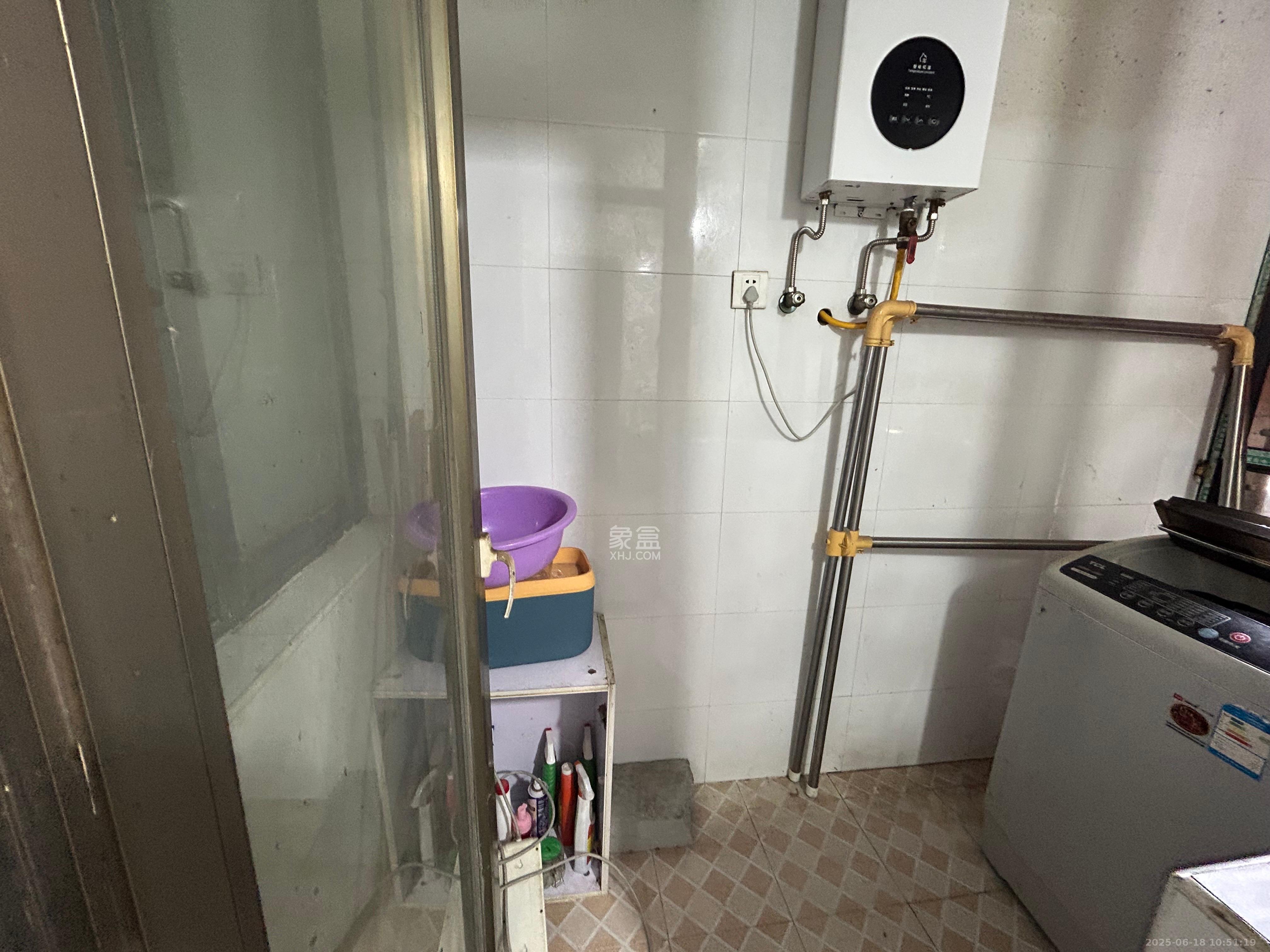 卧龙居国际村  1室0厅0卫    1400.0元/月室内图