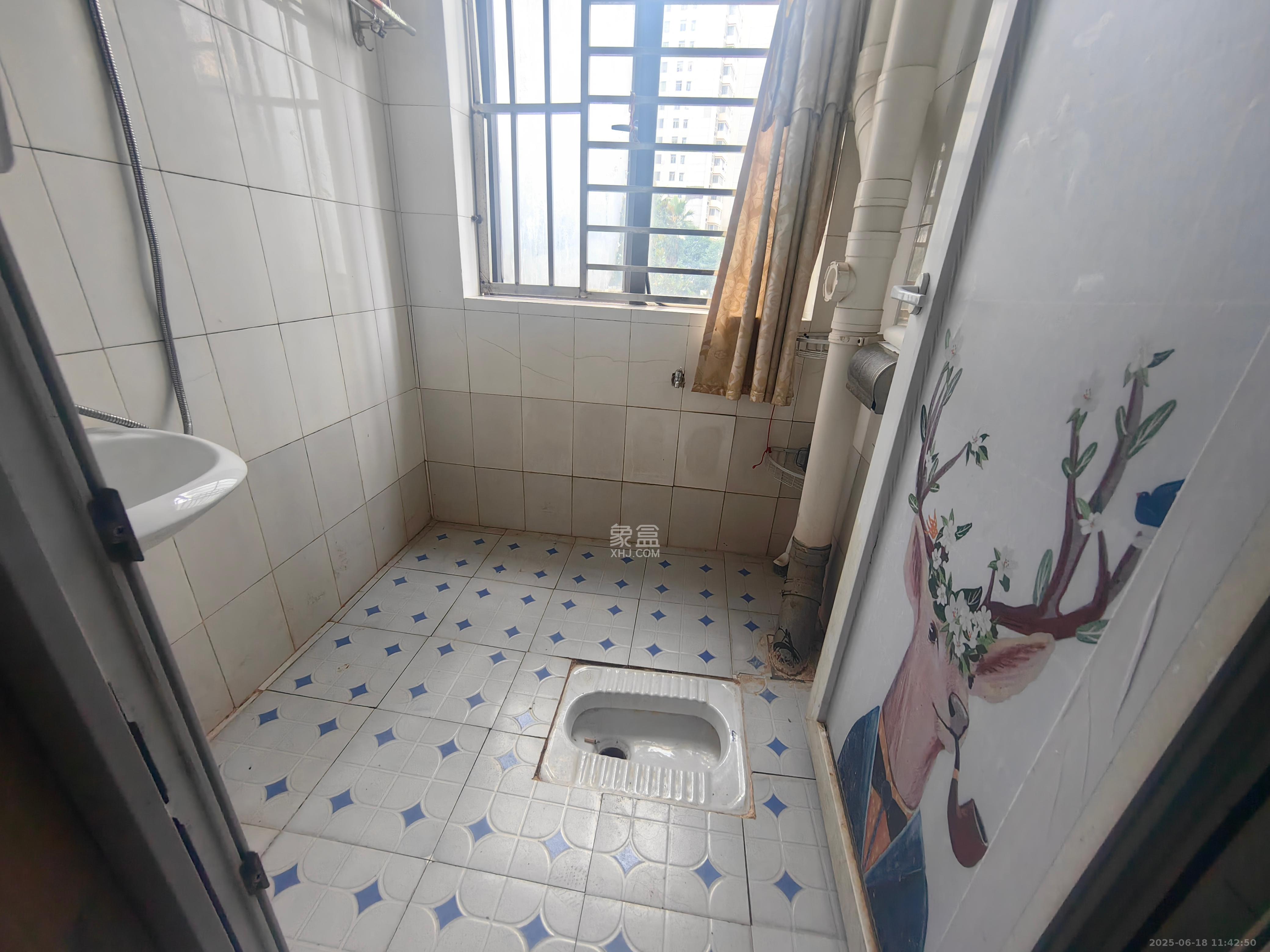 山水花都  2室1厅1卫   1700.00元/月室内图
