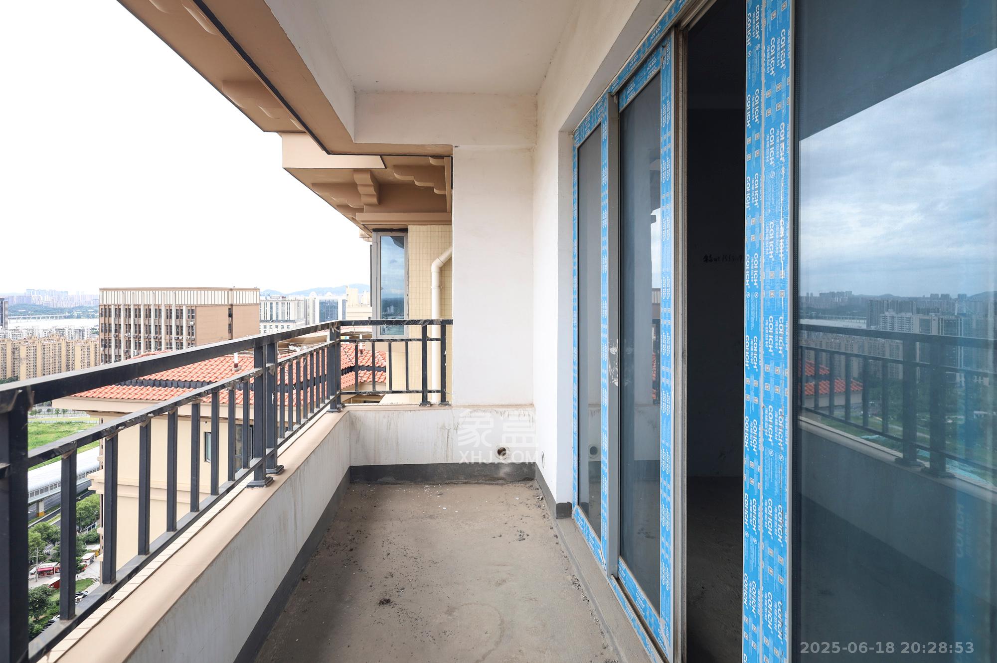 钱隆世家  4室2厅2卫    83.0万阳台