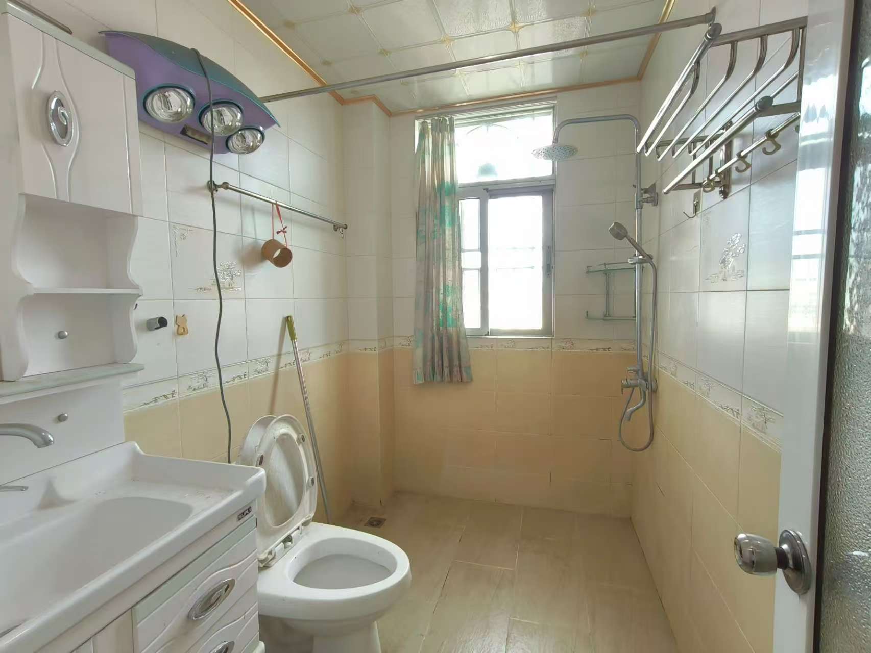 信力花苑 3室2厅2卫 140.0万 信力花苑 3室2厅2卫 140.0万室内图