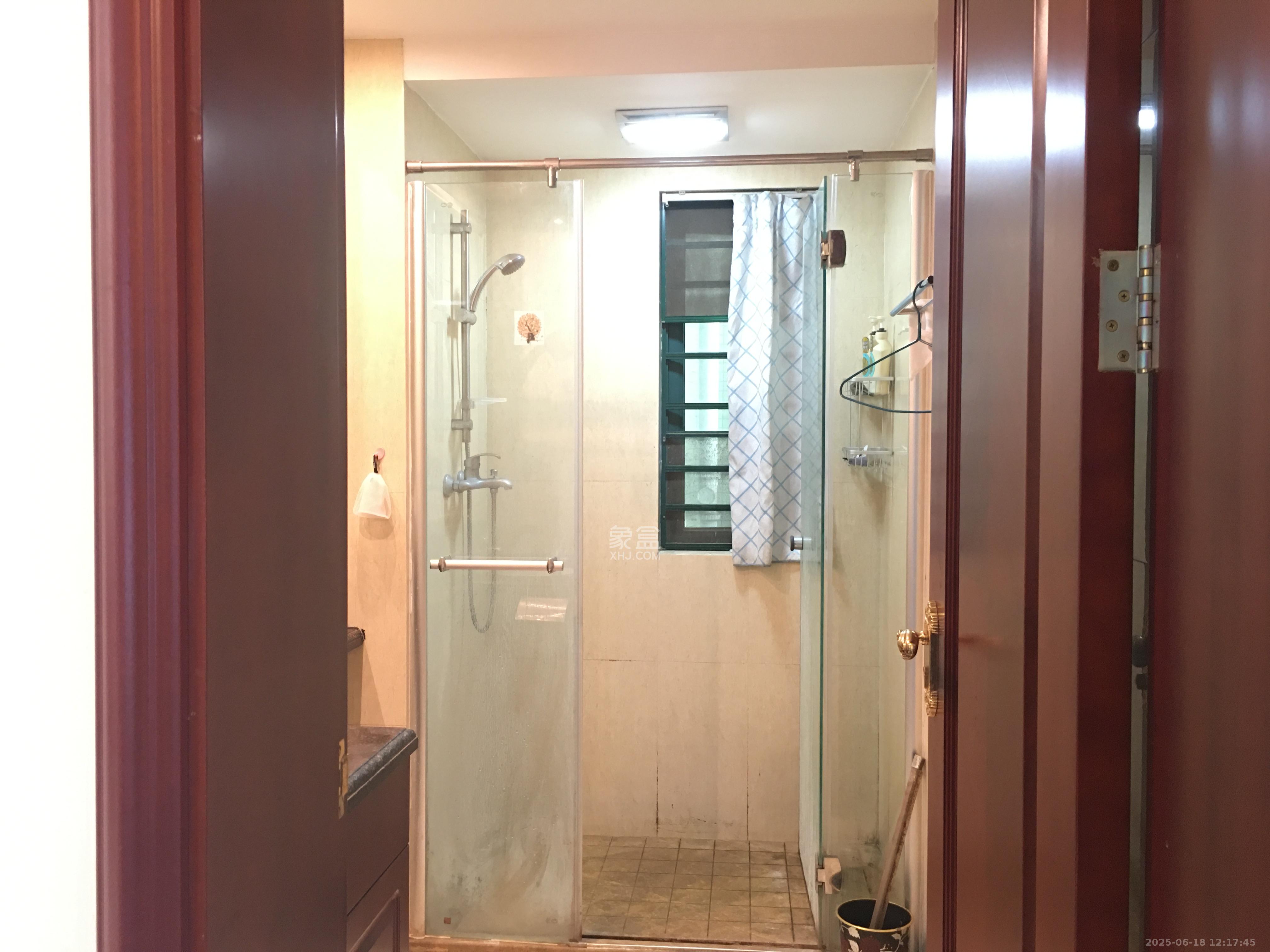 恒大名都  3室2厅2卫   1700.00元/月室内图