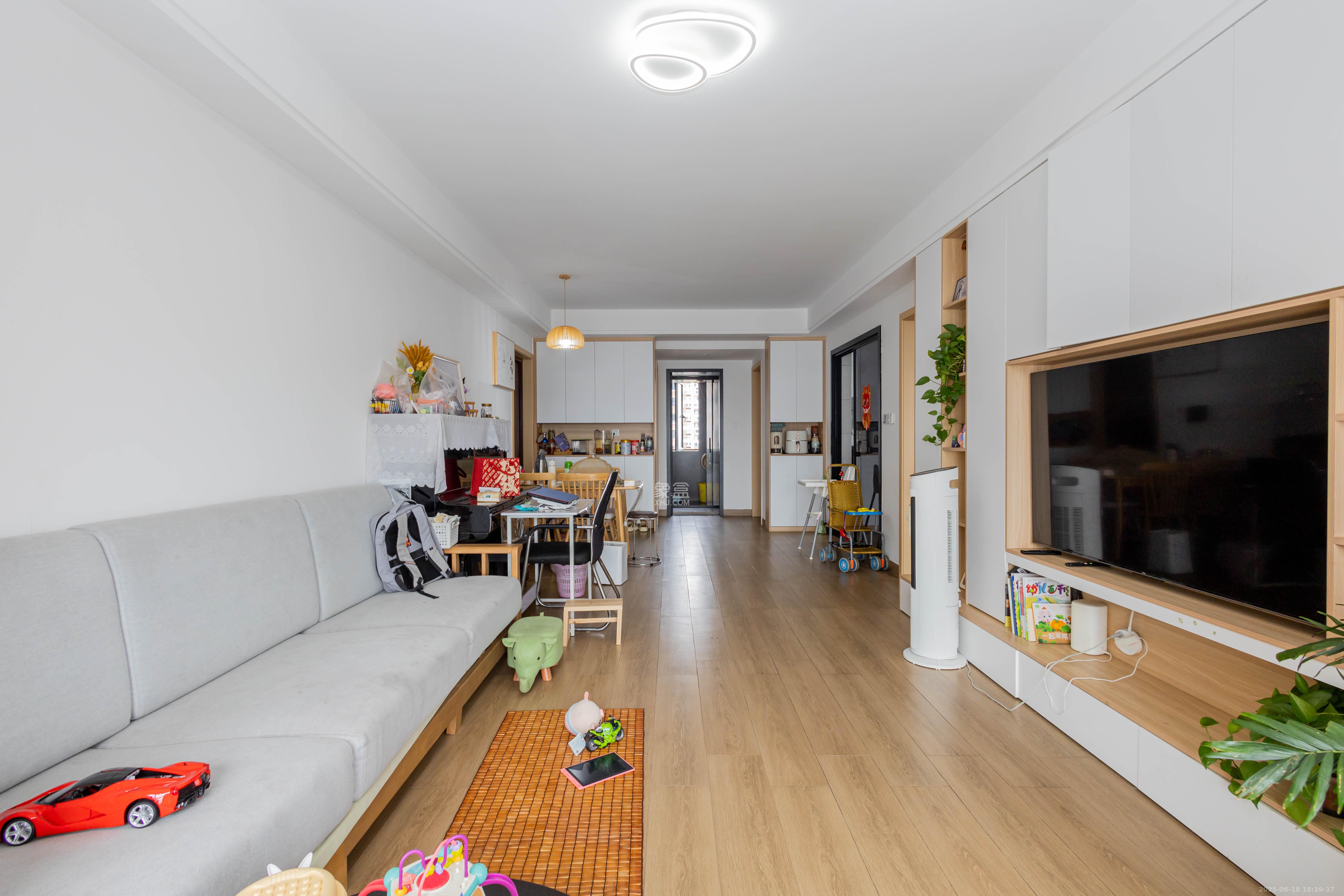 华远海蓝郡  3室2厅2卫    82.0万 华远海蓝郡  3室2厅2卫    82.0万客厅