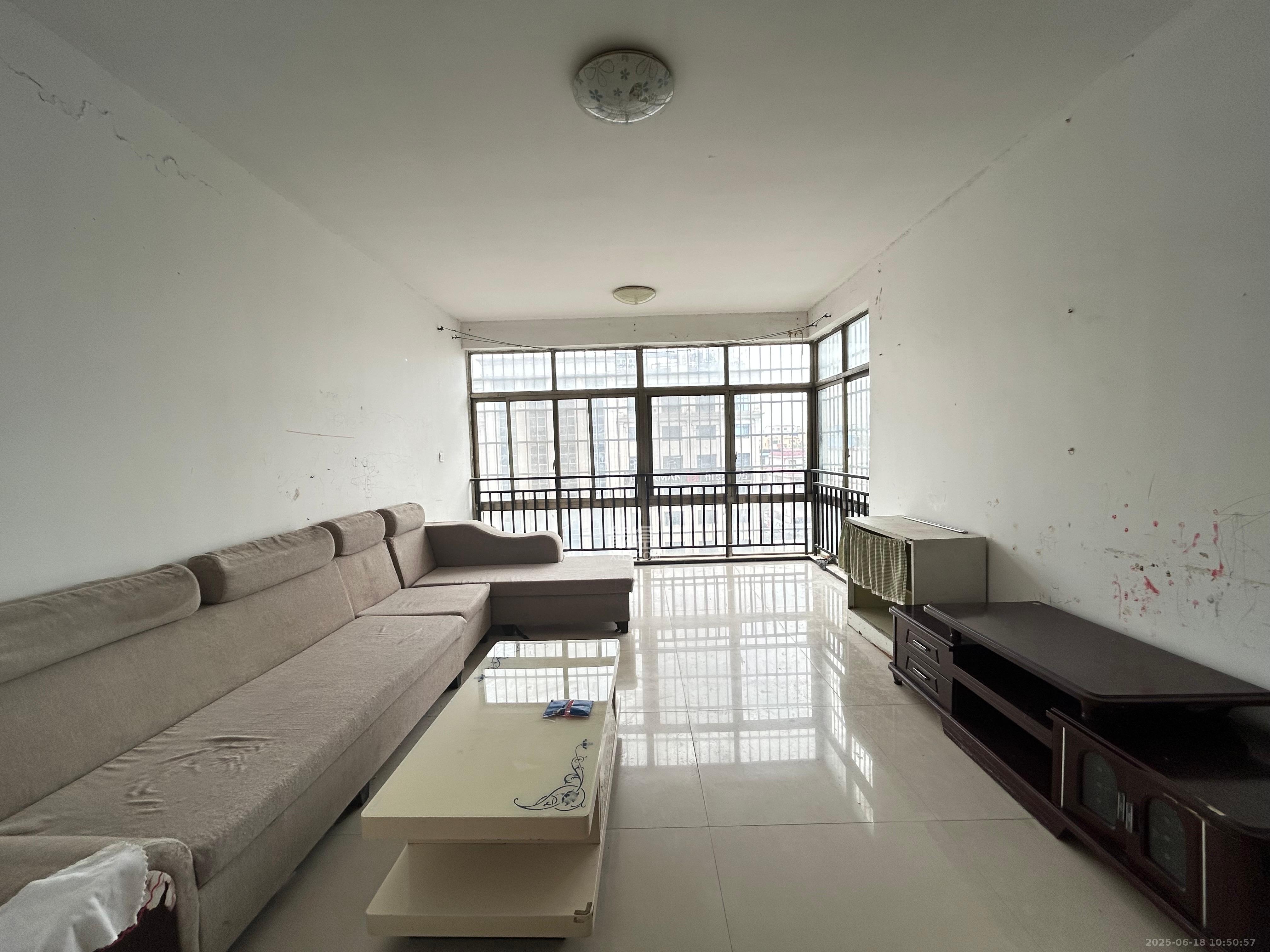 卧龙居国际村 1室0厅0卫 1400.0元/月 卧龙居国际村 1室0厅0卫 1400.0元/月室内图