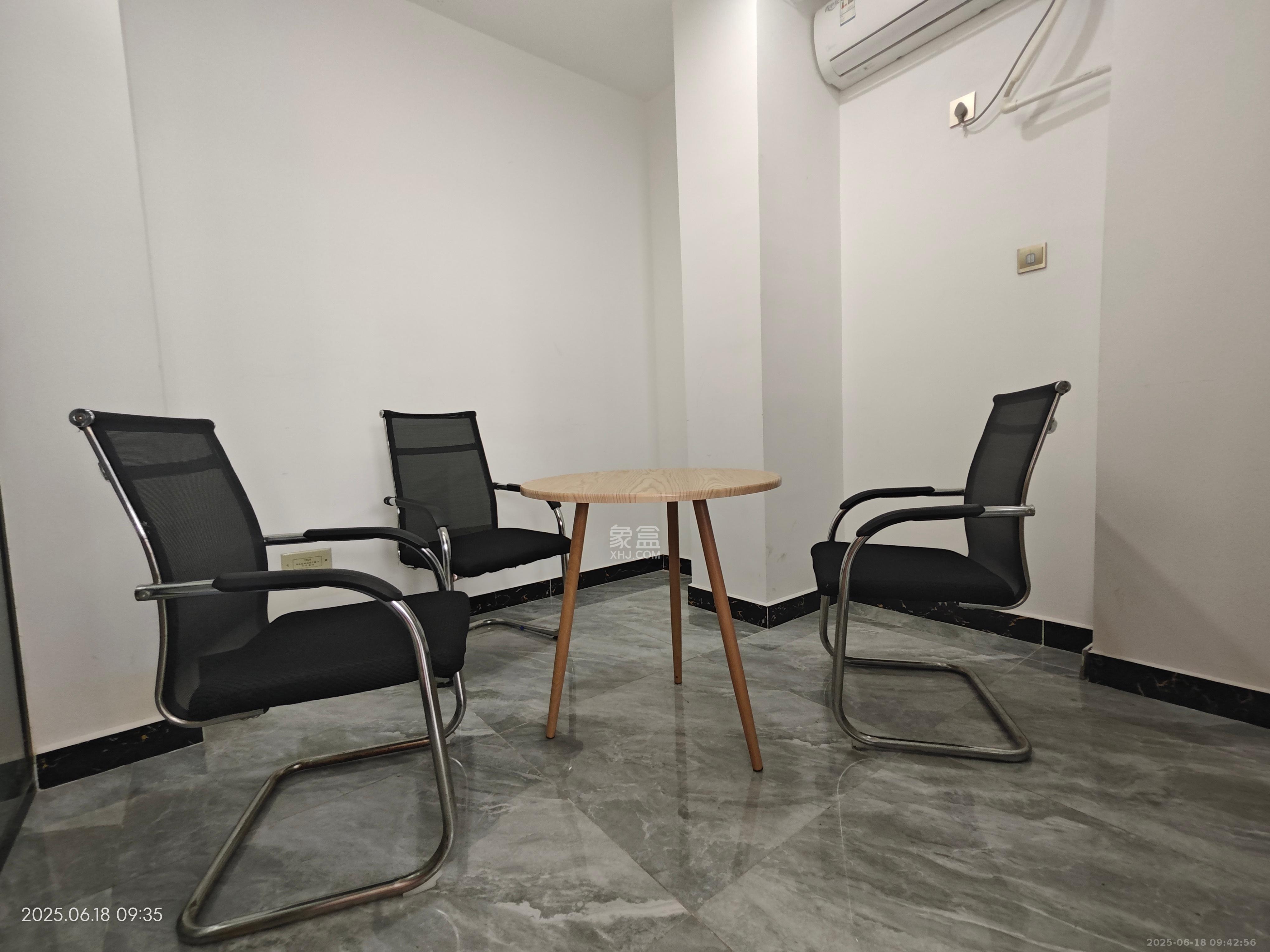 华润置地广场二期   200.0㎡      9500.0元/月室内图