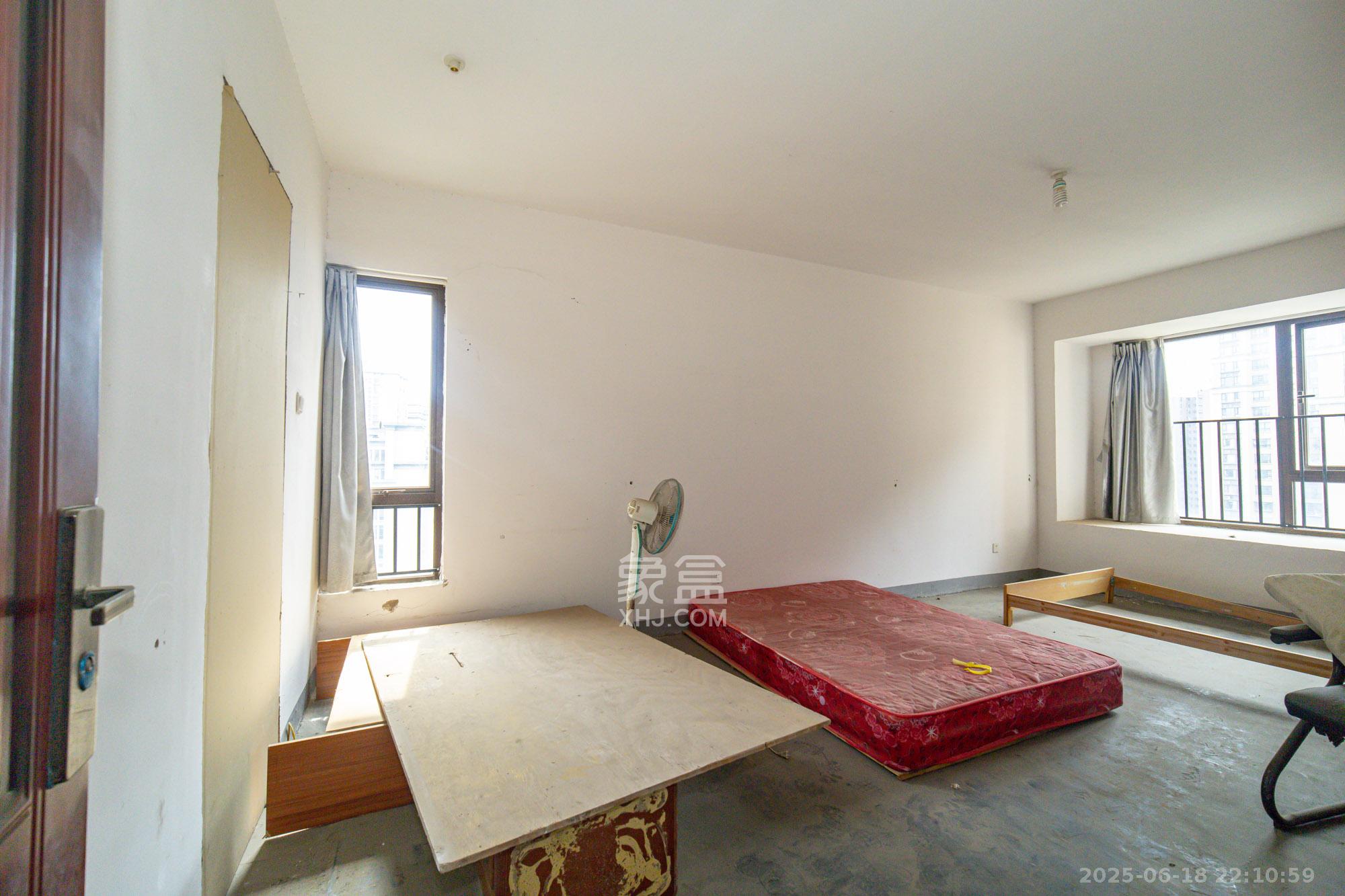 华润凤凰城三期 3室2厅2卫 82.0万 华润凤凰城三期 3室2厅2卫 82.0万卧室