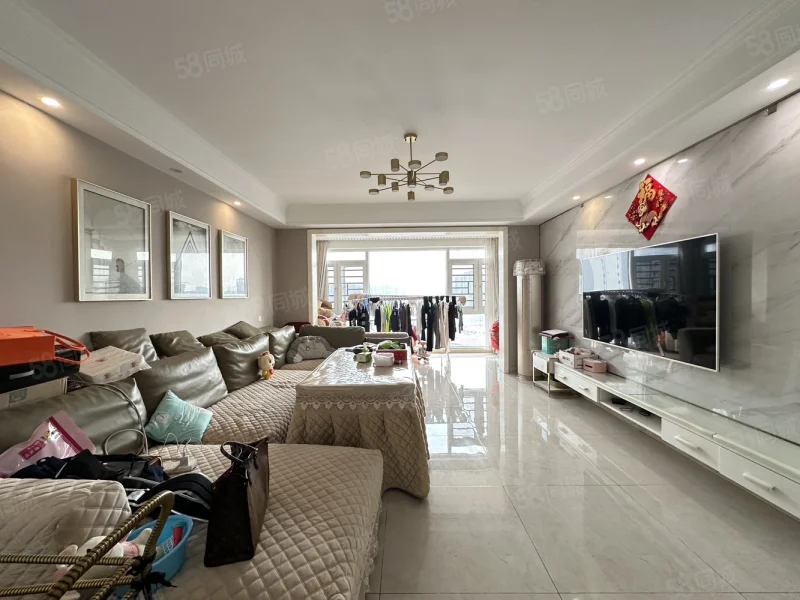 阳光一品小区 4室2厅2卫 89.8万 阳光一品小区 4室2厅2卫 89.8万客厅