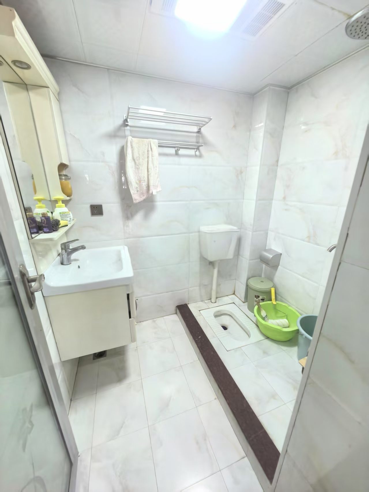 辉煌广场  3室2厅2卫    1500.0元/月 辉煌广场  3室2厅2卫    1500.0元/月小区图