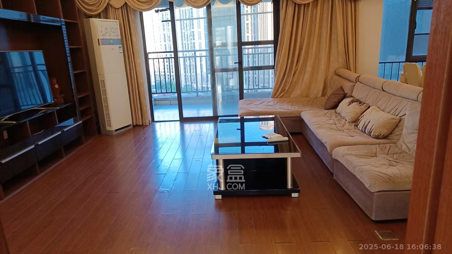 万科金域华府三四期  4室2厅1卫    3200.0元/月 万科金域华府三四期  4室2厅1卫    3200.0元/月