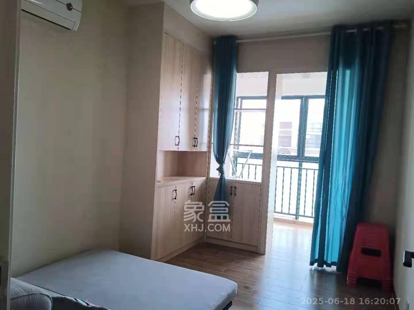 天城湖光山色 3室2厅1卫 2300.0元/月 天城湖光山色 3室2厅1卫 2300.0元/月室内图