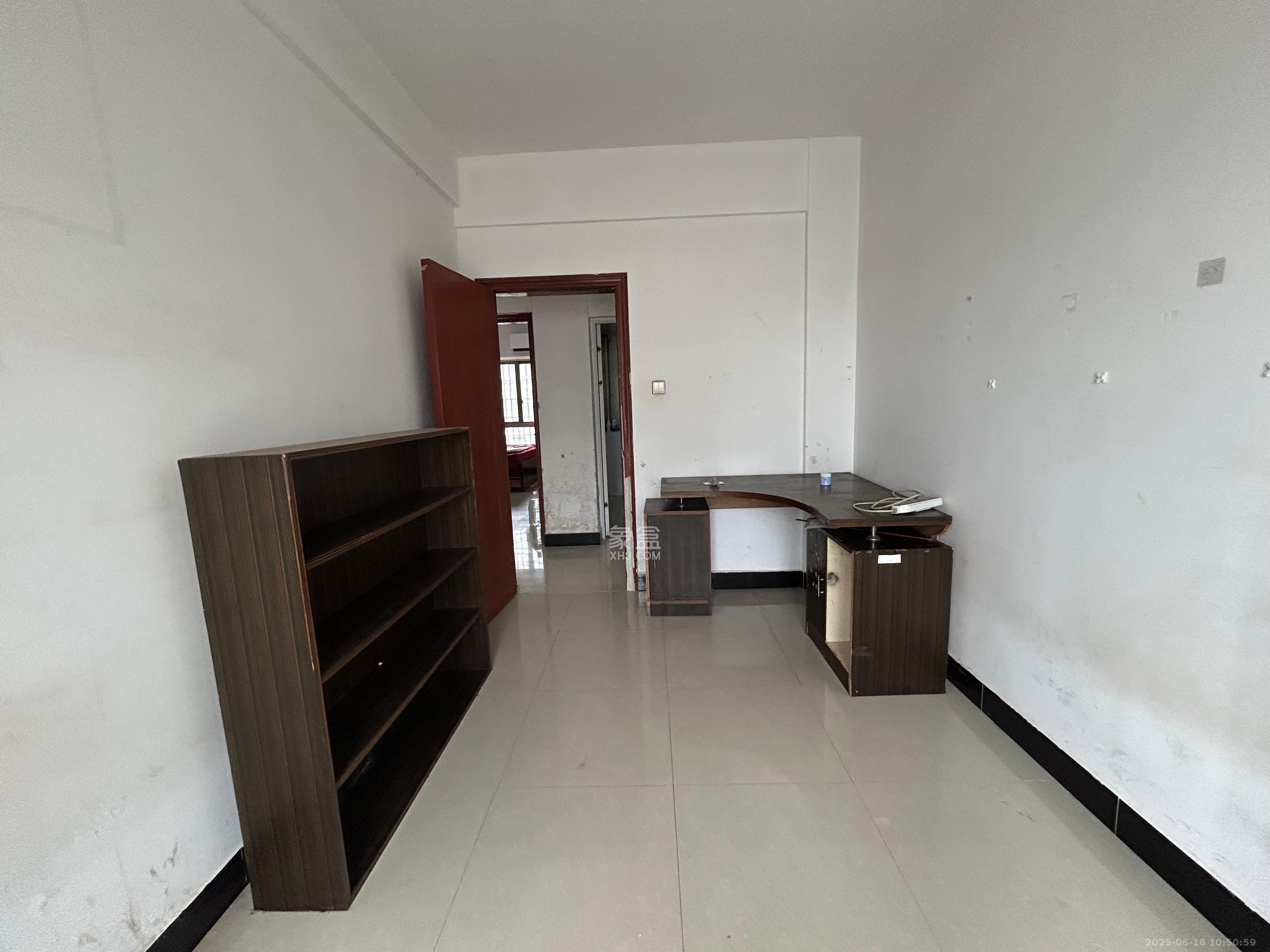 卧龙居国际村  1室0厅0卫    1400.0元/月室内图